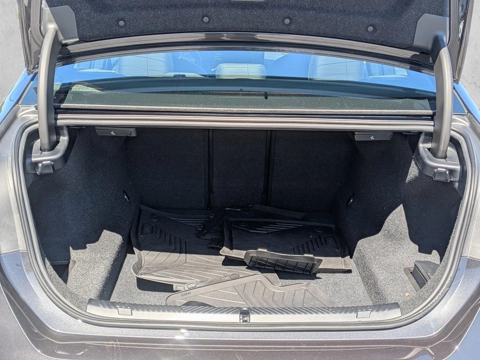 2025 BMW 5 Series photo 5