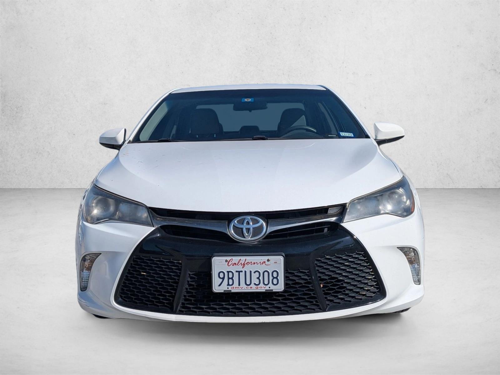 2017 Toyota Camry SE photo 2