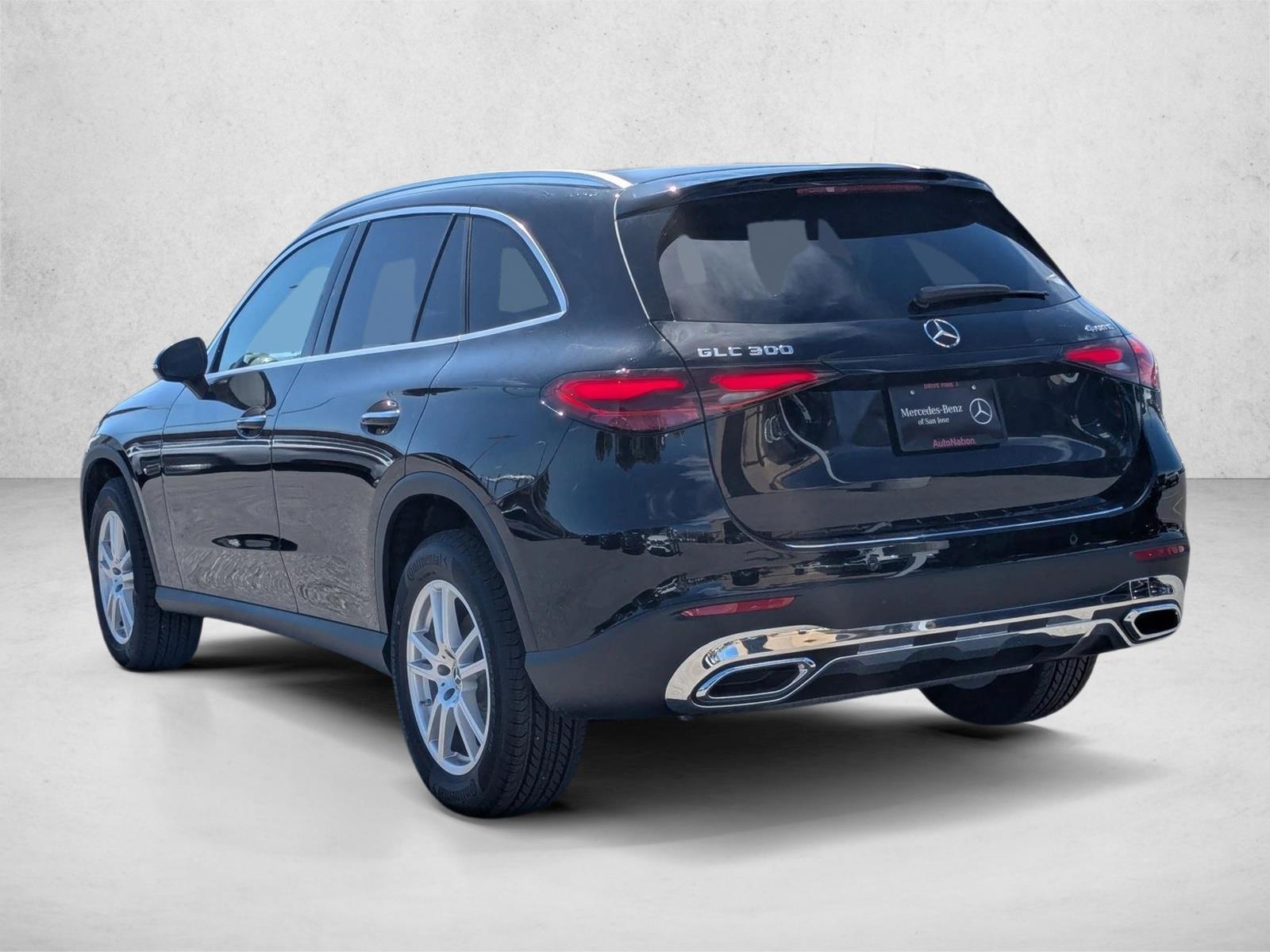 2025 Mercedes Benz GLC 300 4MATIC photo 4