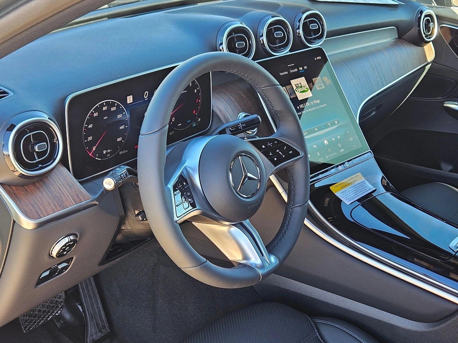 2025 Mercedes Benz GLC 300 4MATIC photo 3