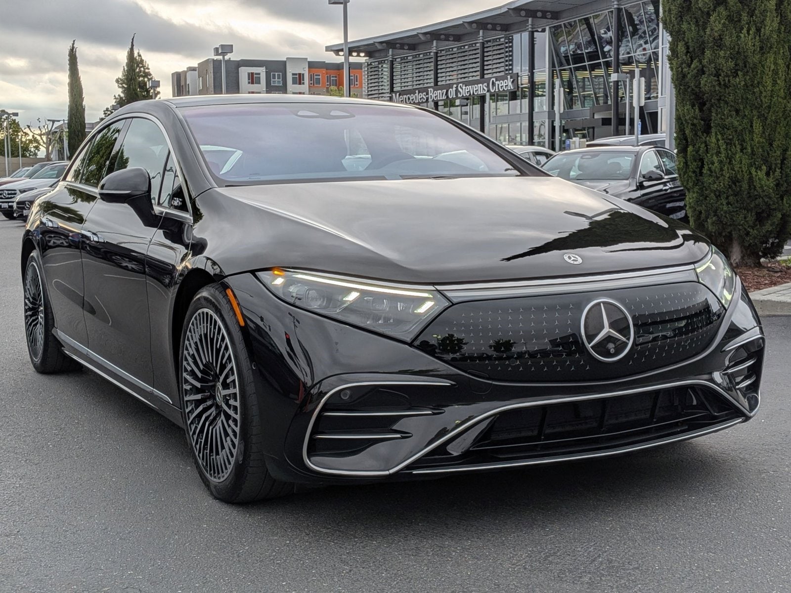 2023 Mercedes-Benz EQS 4MATIC photo 2