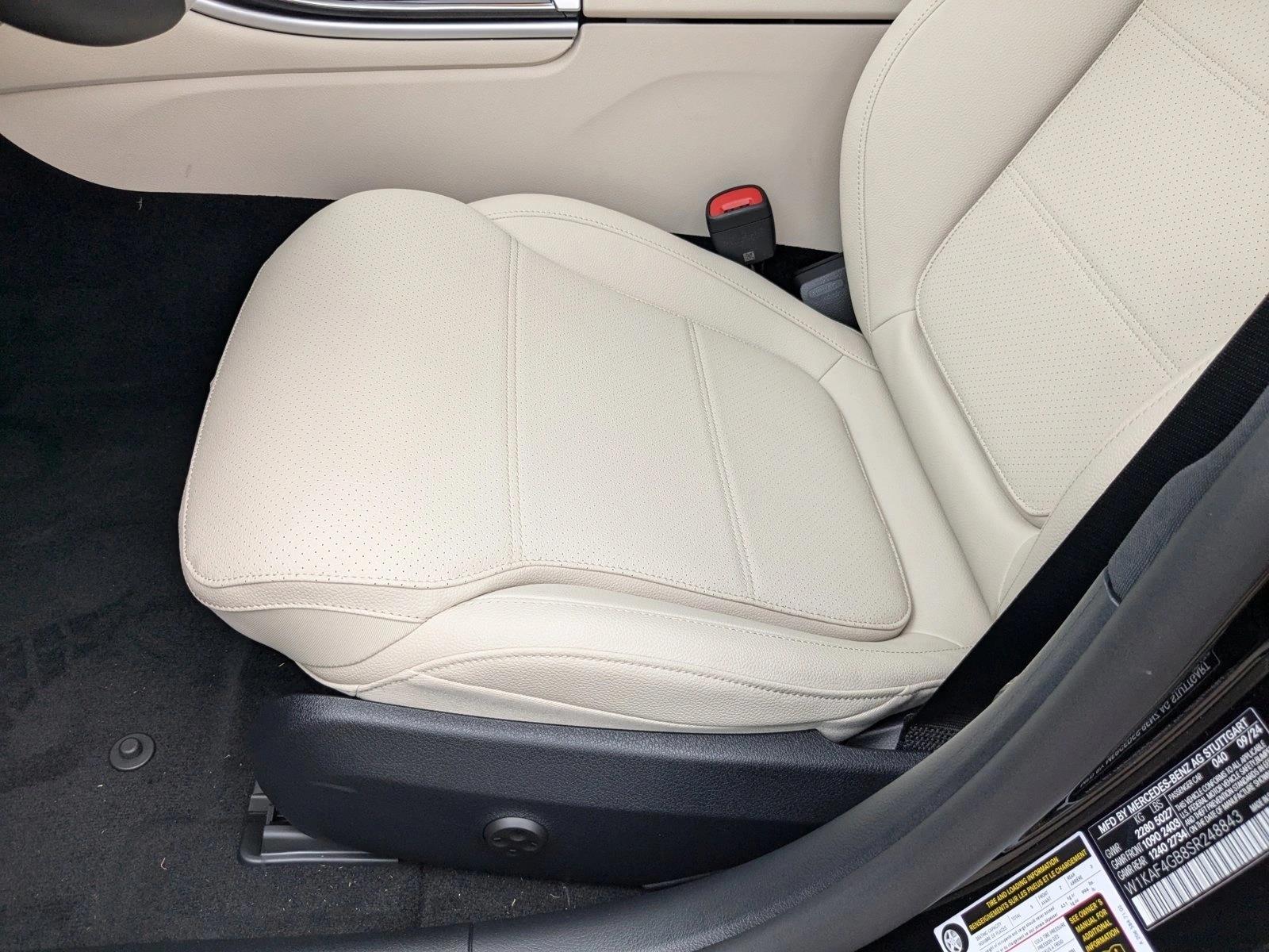 2025 Mercedes Benz C 300 Sedan photo 4