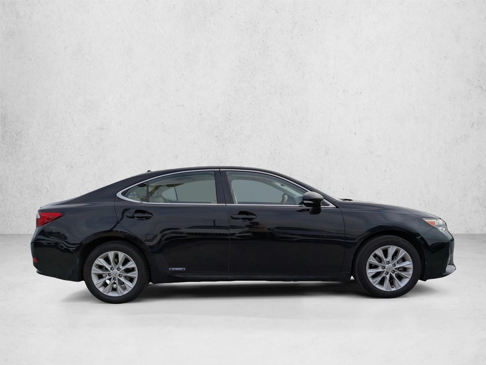 2014 Lexus ES 300h photo 4
