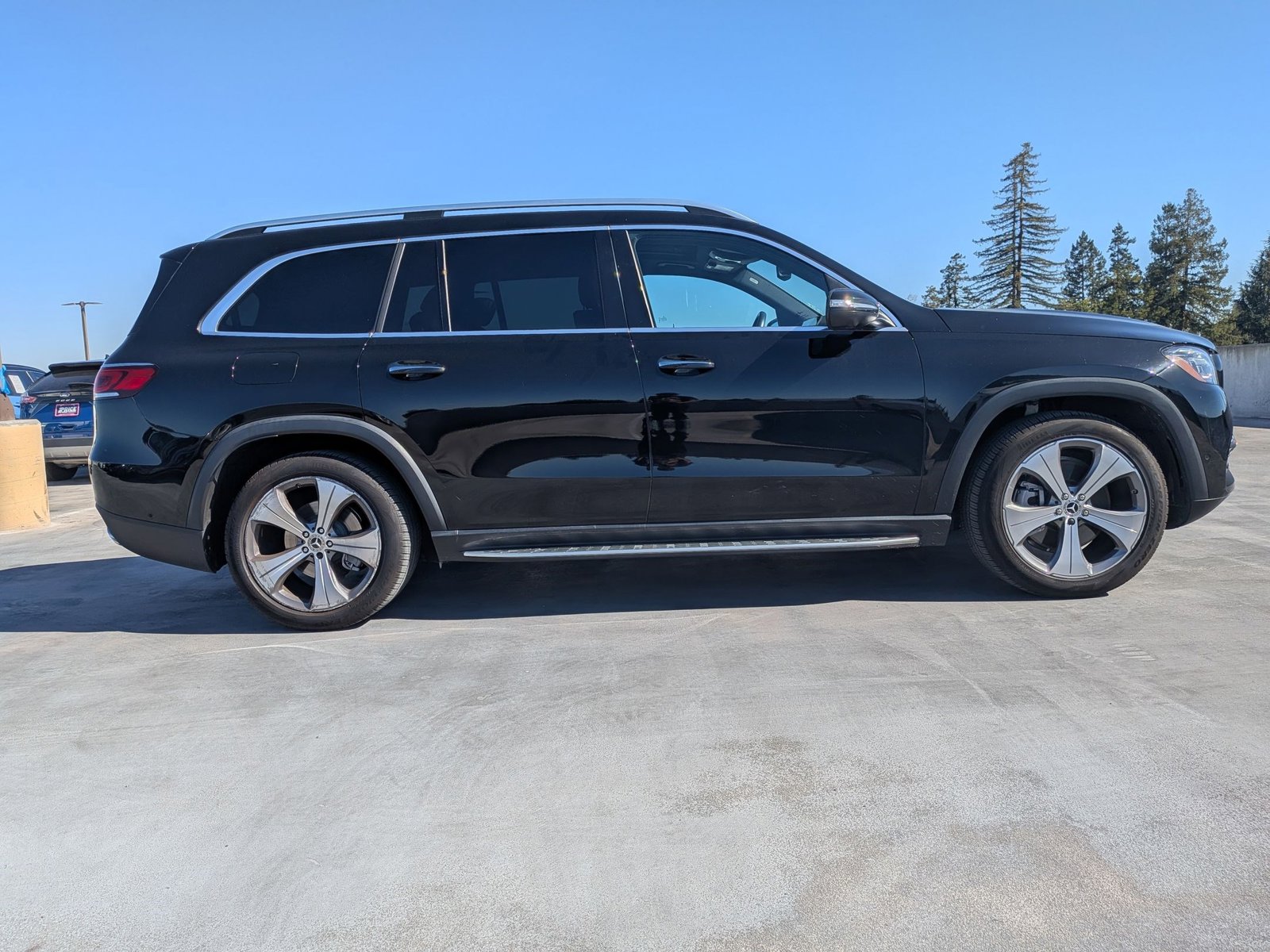 2022 Mercedes Benz GLS 450 4MATIC photo 2