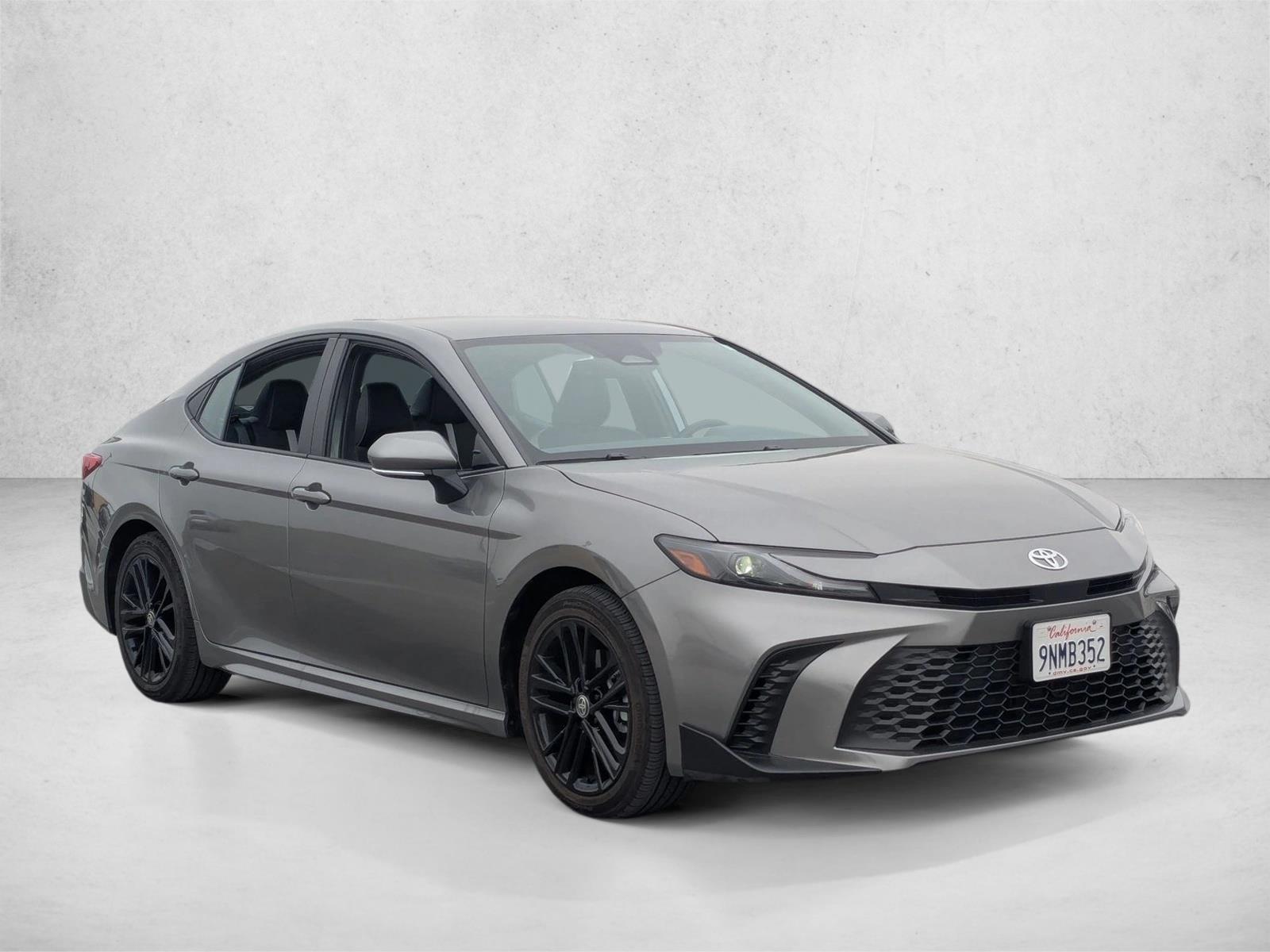 2025 Toyota Camry SE photo 3