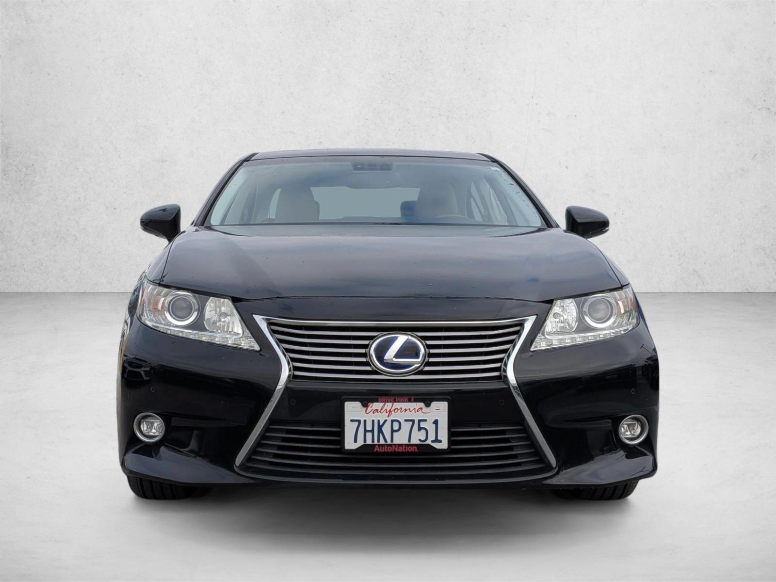 2014 Lexus ES 300h photo 2