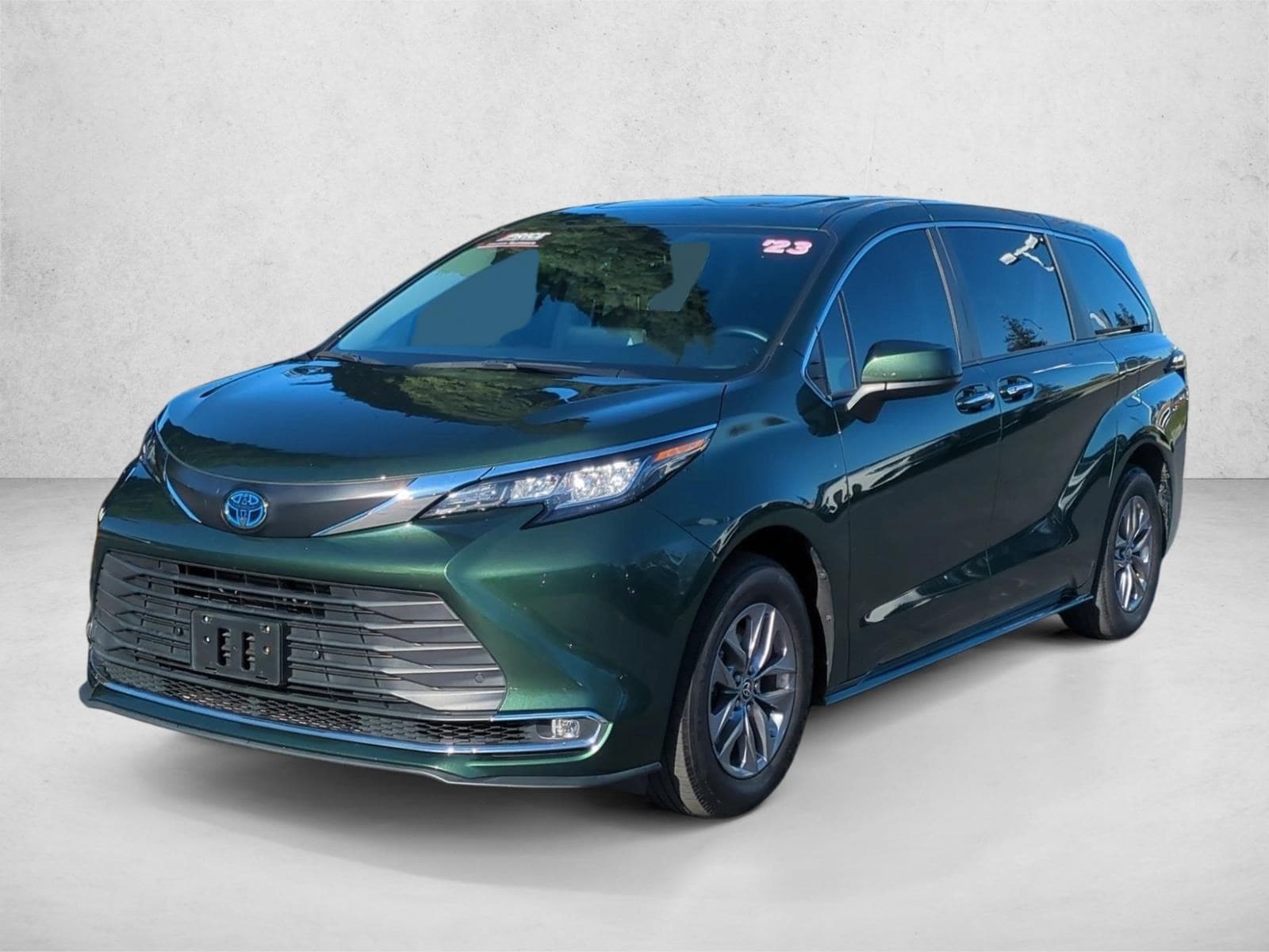 2023 Toyota Sienna XLE's photo