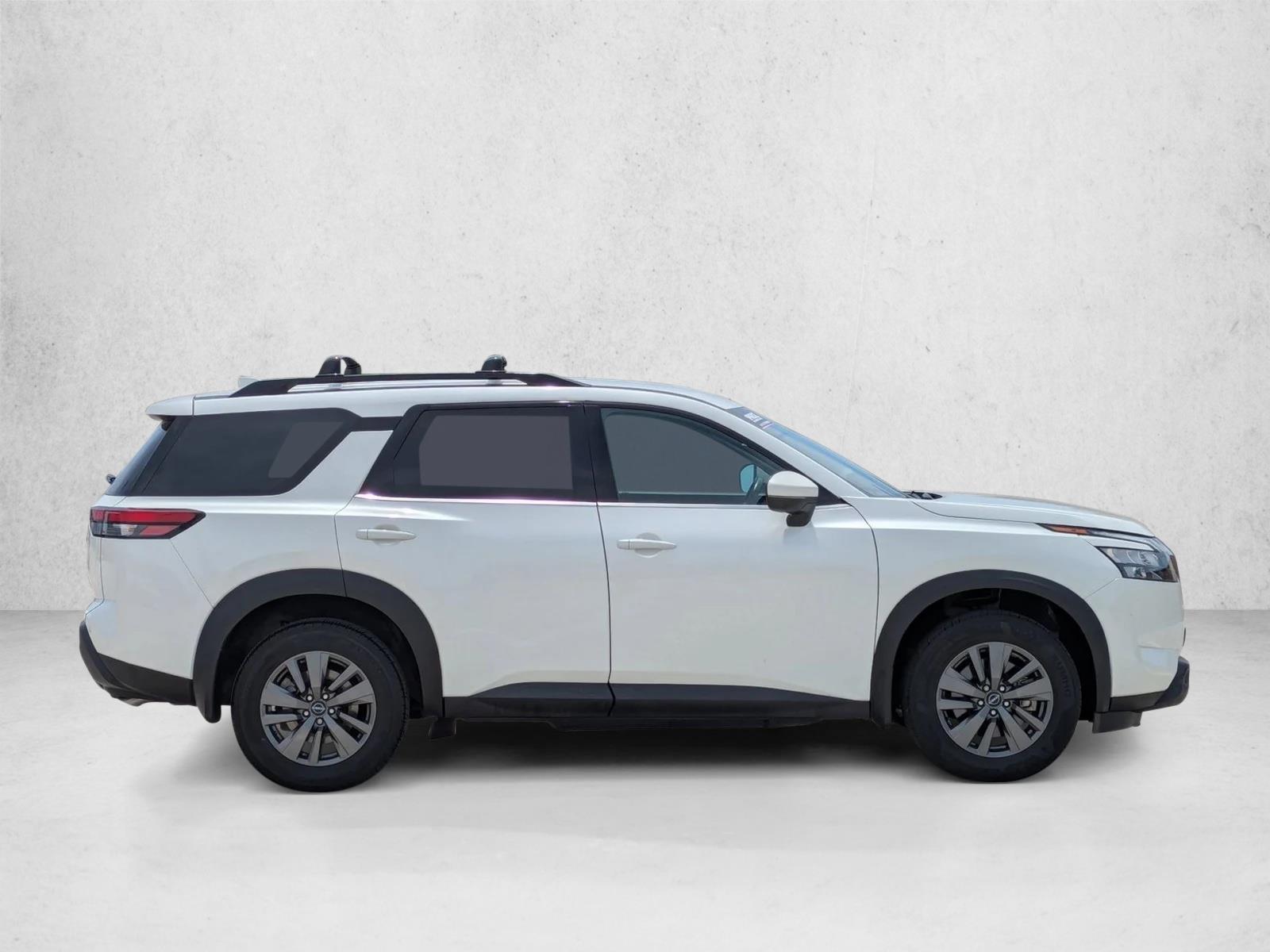 2023 Nissan Pathfinder SV photo 4