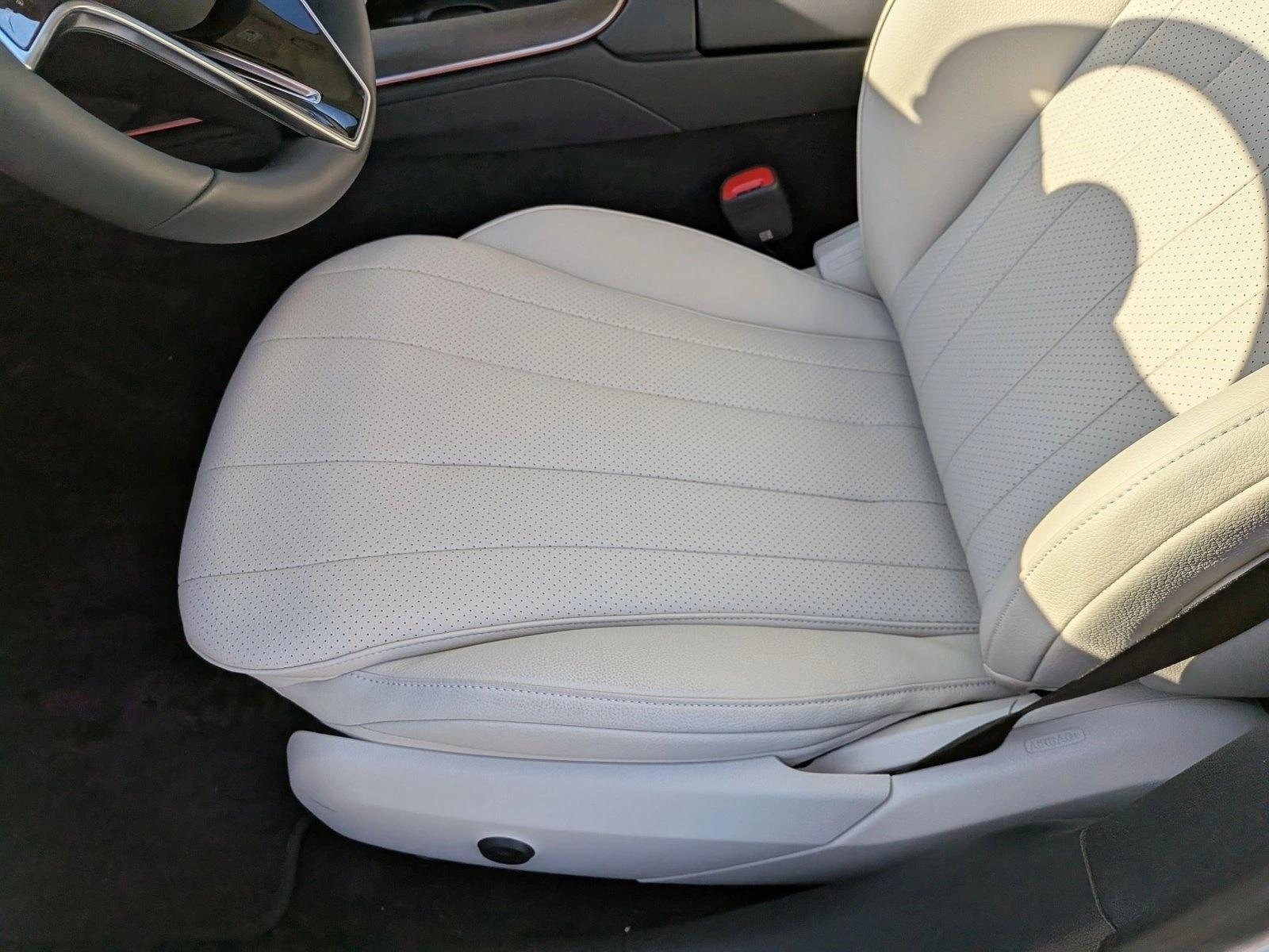 2025 Mercedes Benz E 350 4MATIC Sedan photo 4