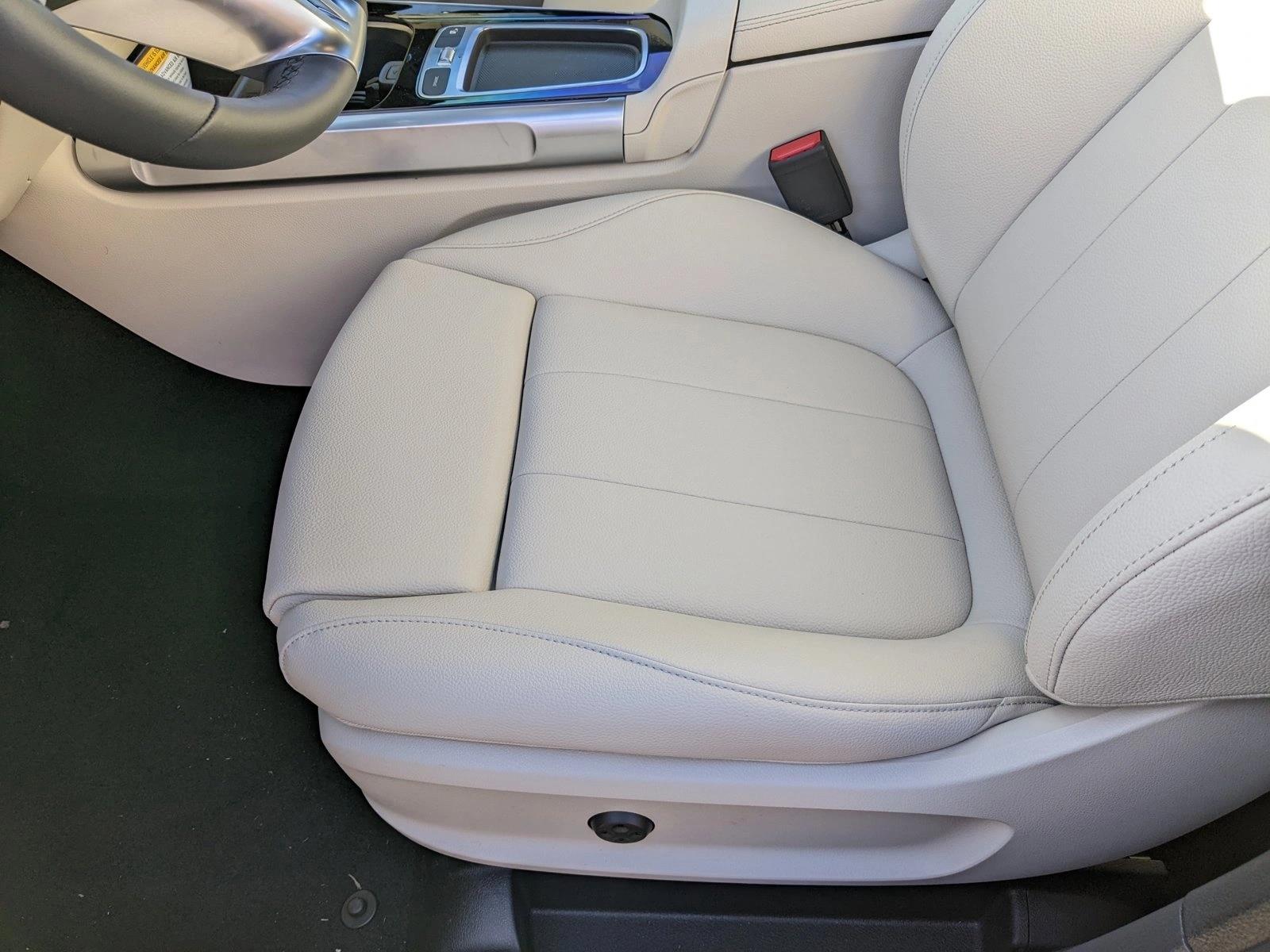 2025 Mercedes Benz GLB 250 photo 4