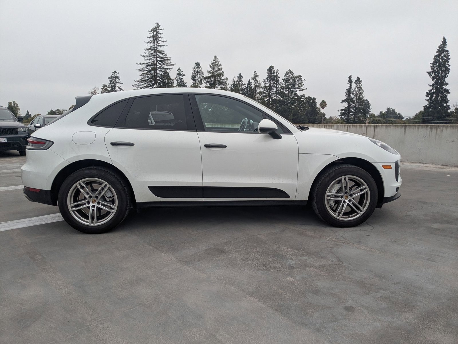 2020 Porsche Macan photo 3