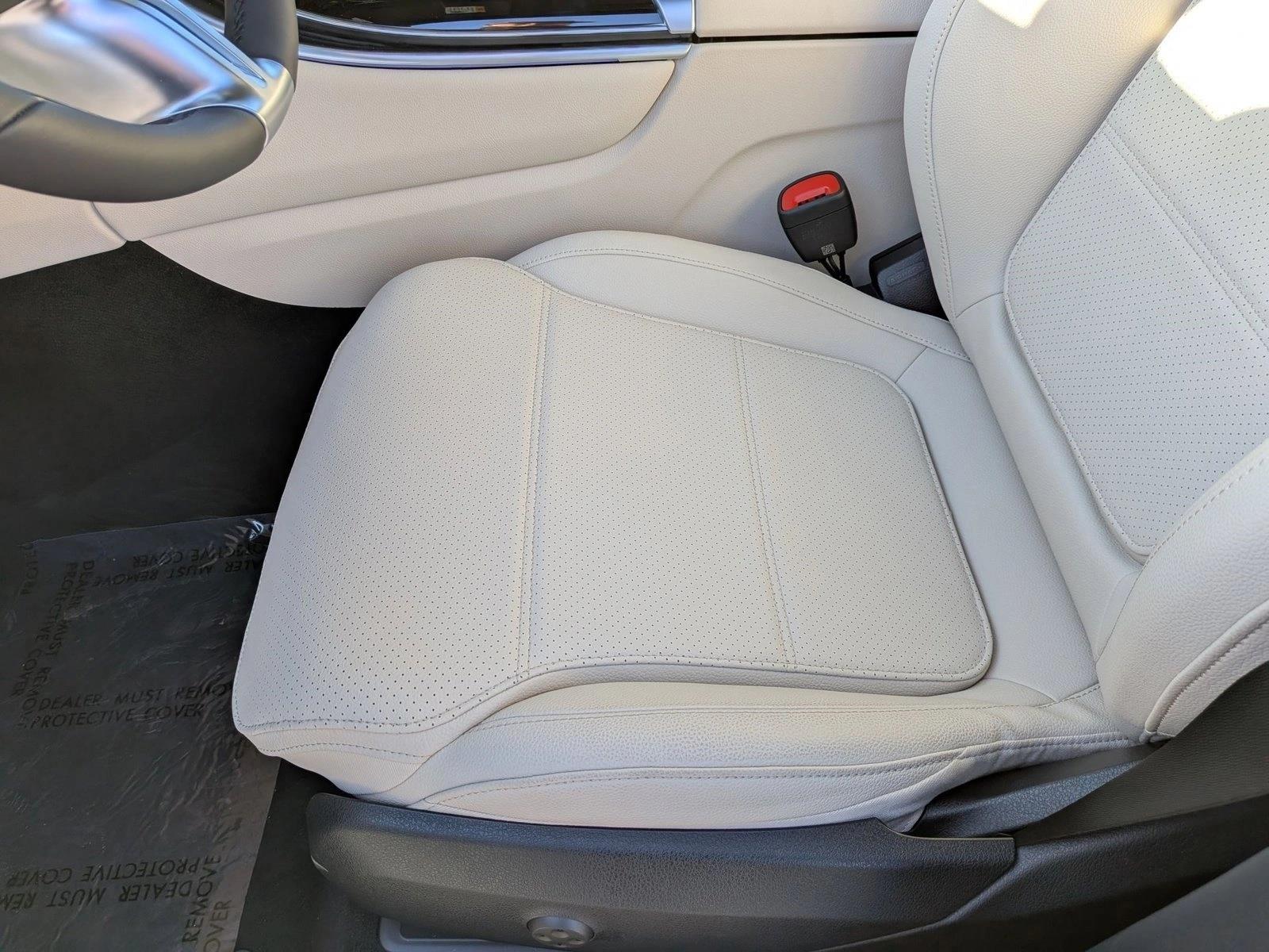 2025 Mercedes Benz GLC 300 4MATIC photo 3