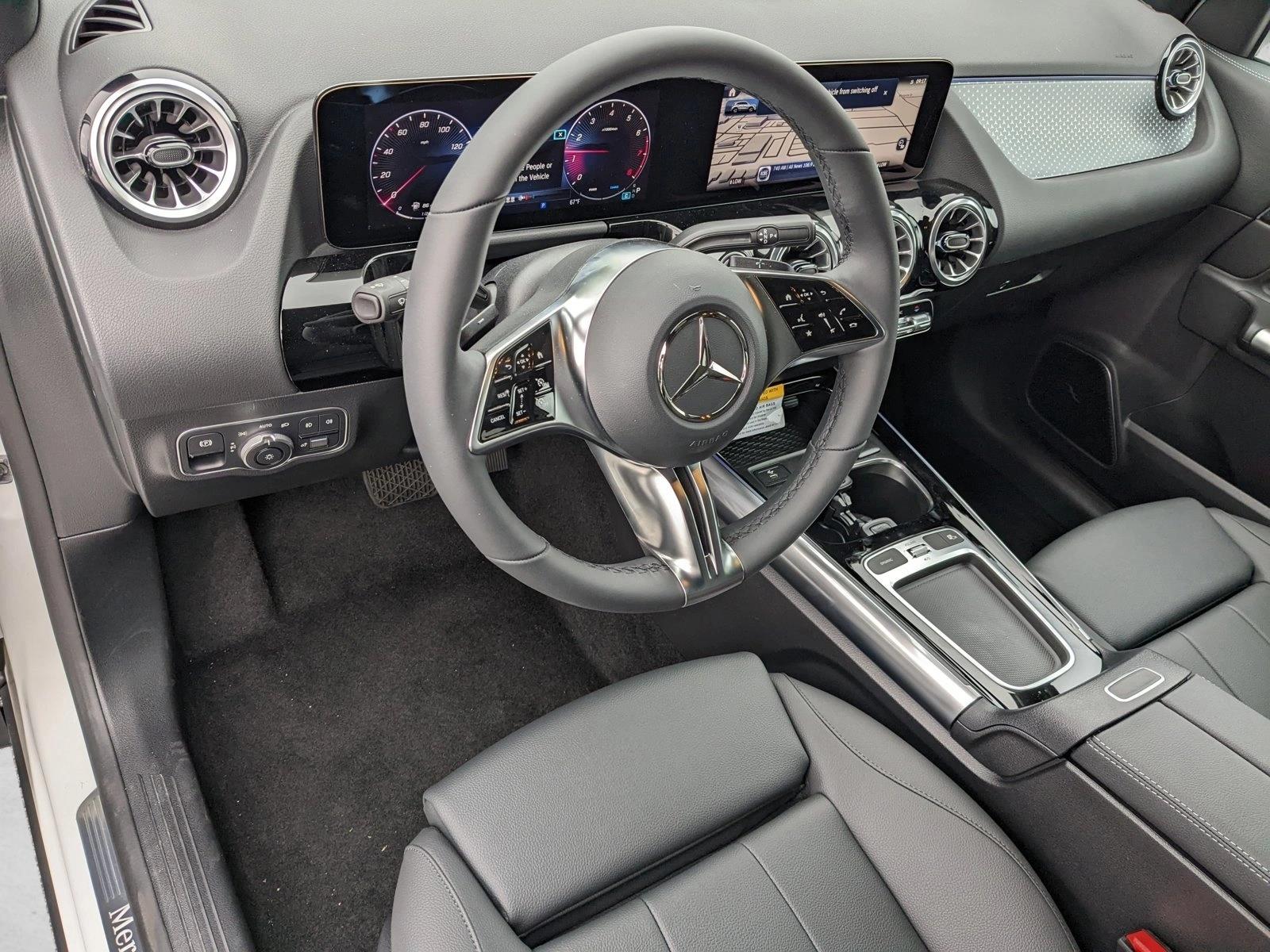 2025 Mercedes Benz GLA 250 4MATIC photo 2