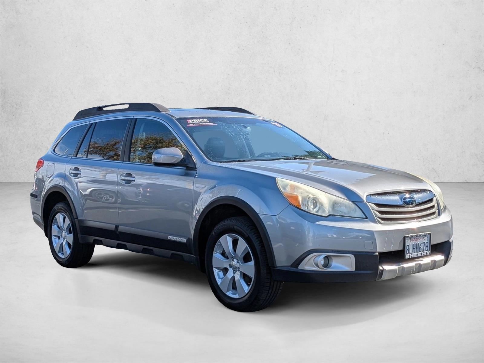2011 Subaru Outback 2.5i Limited photo 3
