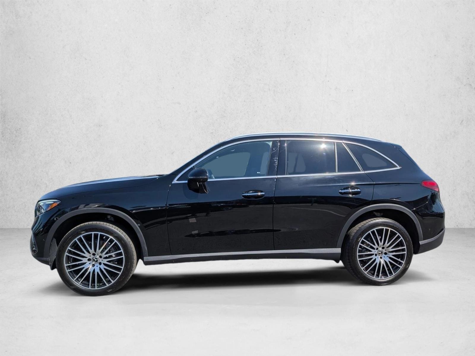 2024 Mercedes-Benz GLC 4MATIC photo 3