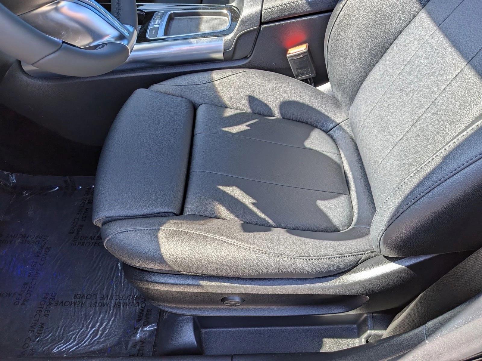 2025 Mercedes Benz GLA 250 4MATIC photo 4