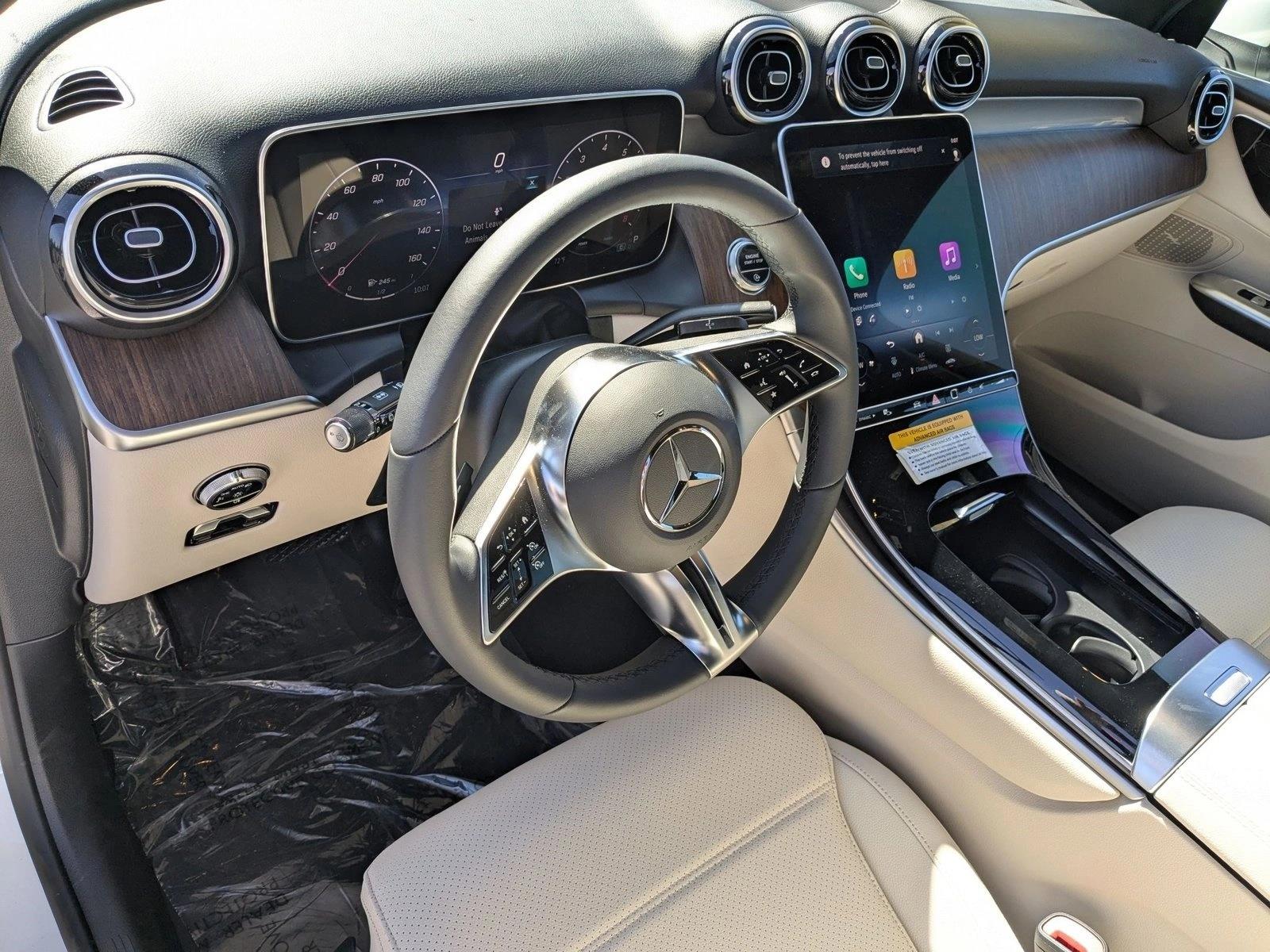 2025 Mercedes Benz GLC 300 4MATIC photo 3