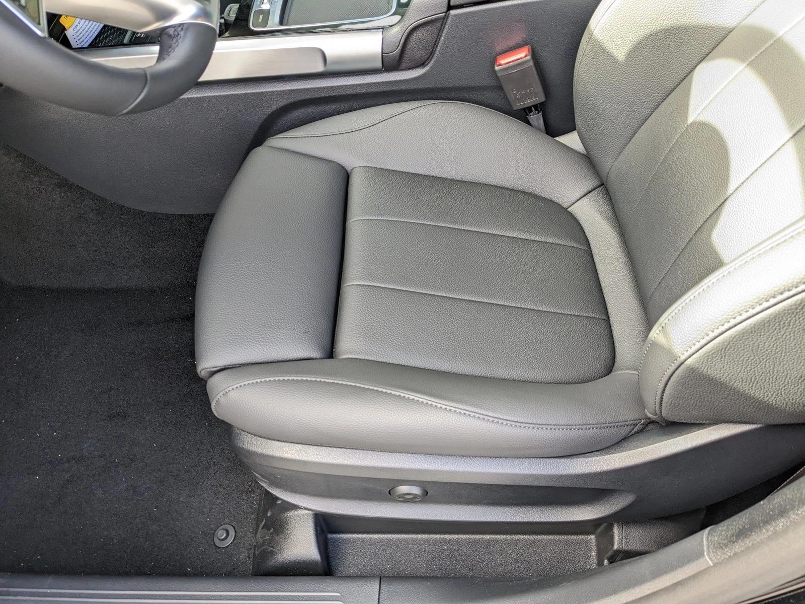 2025 Mercedes Benz GLB 250 photo 4
