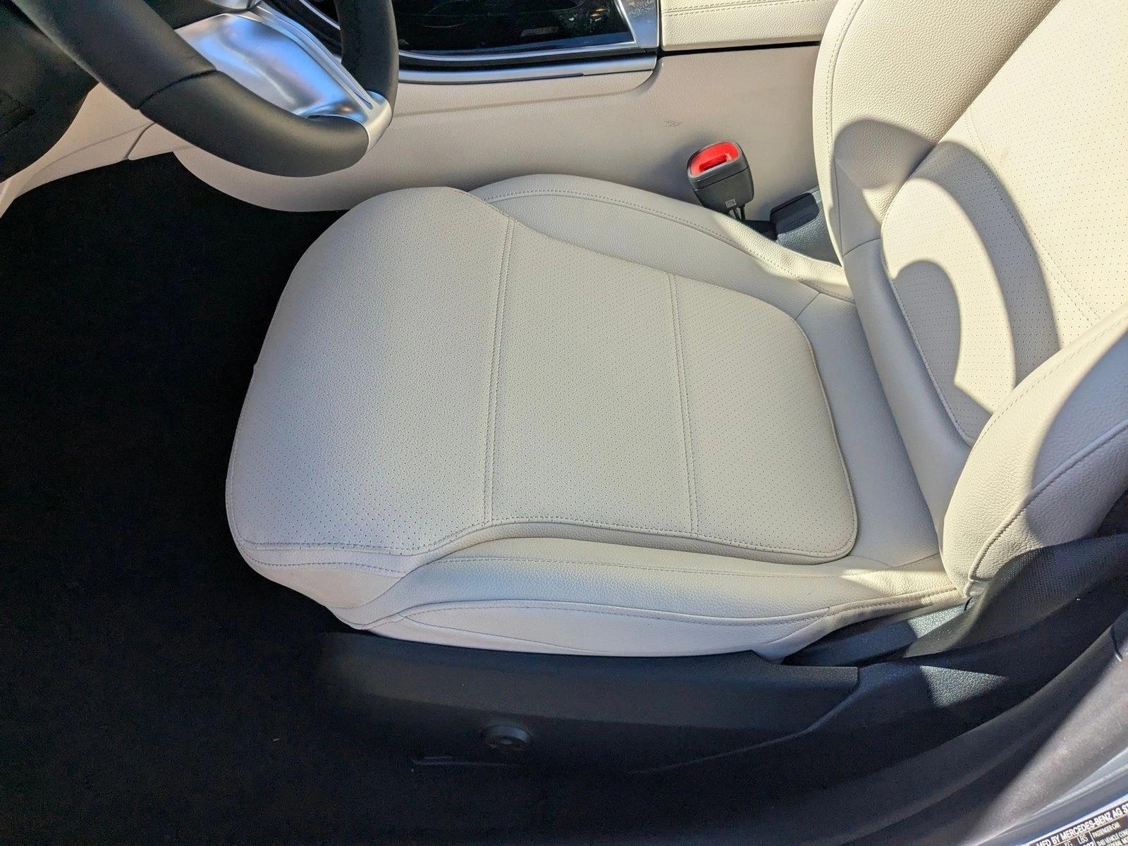 2025 Mercedes Benz C 300 Sedan photo 4