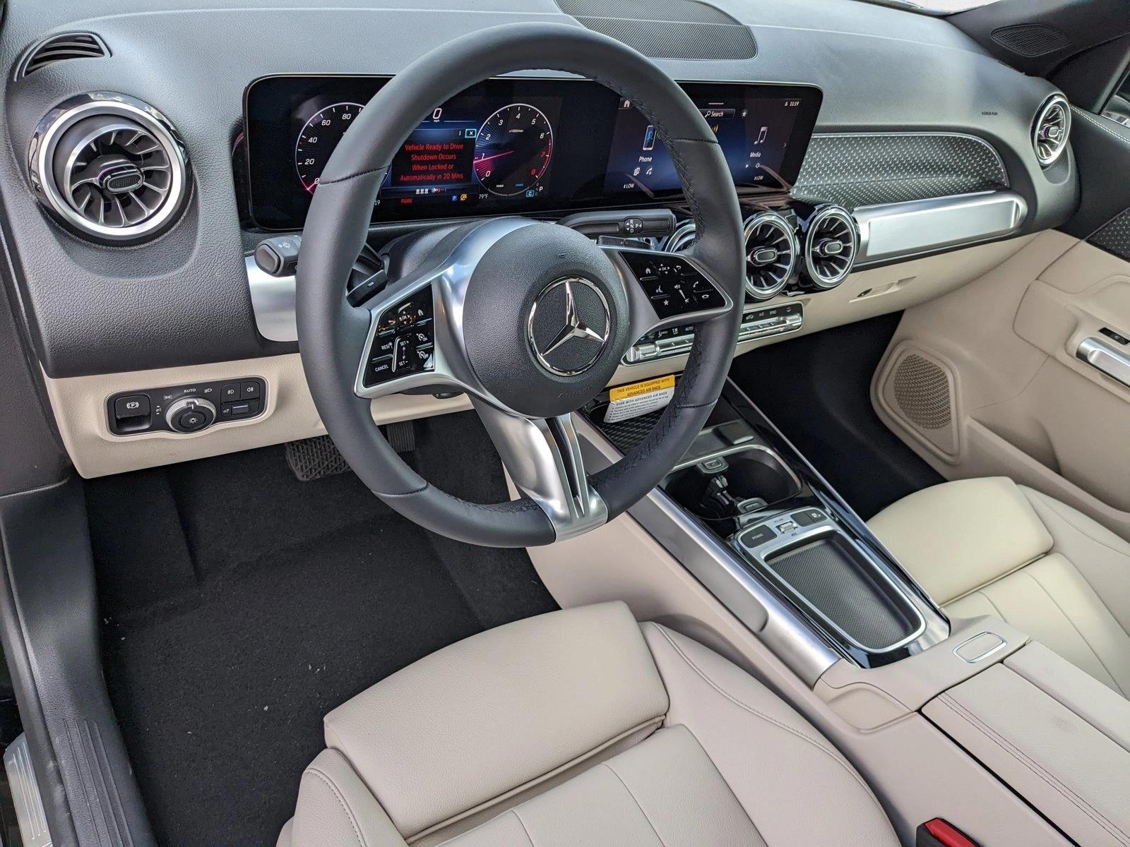 2025 Mercedes Benz GLB 250 photo 3