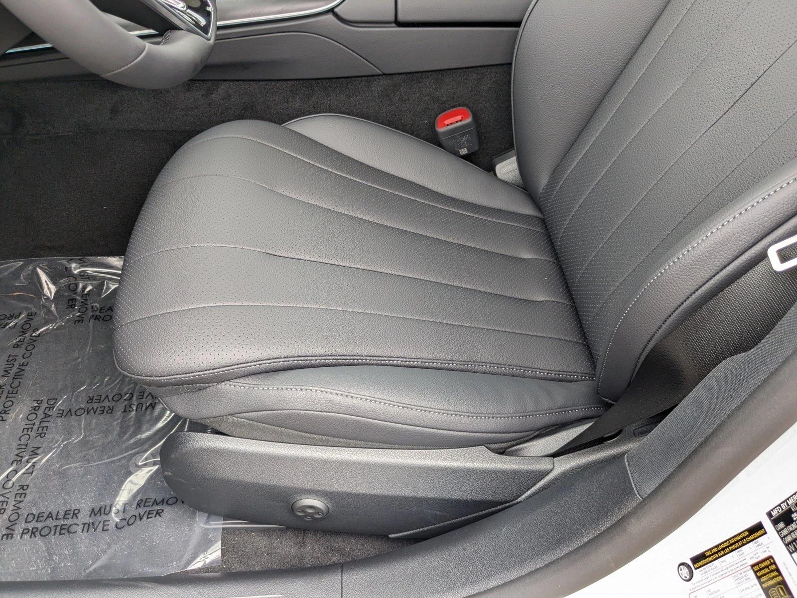 2025 Mercedes Benz E 350 4MATIC photo 4