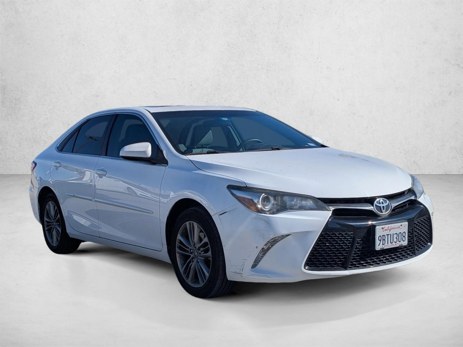 2017 Toyota Camry SE photo 3