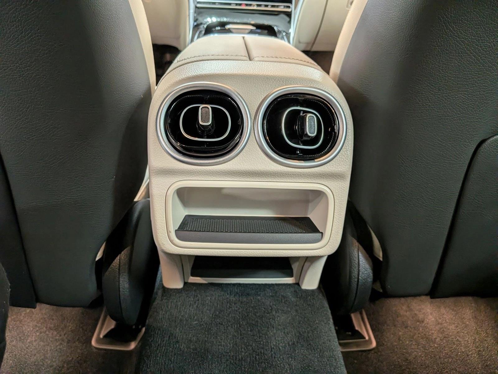 2025 Mercedes-Benz C-Class Sedan C 300 - Photo 17