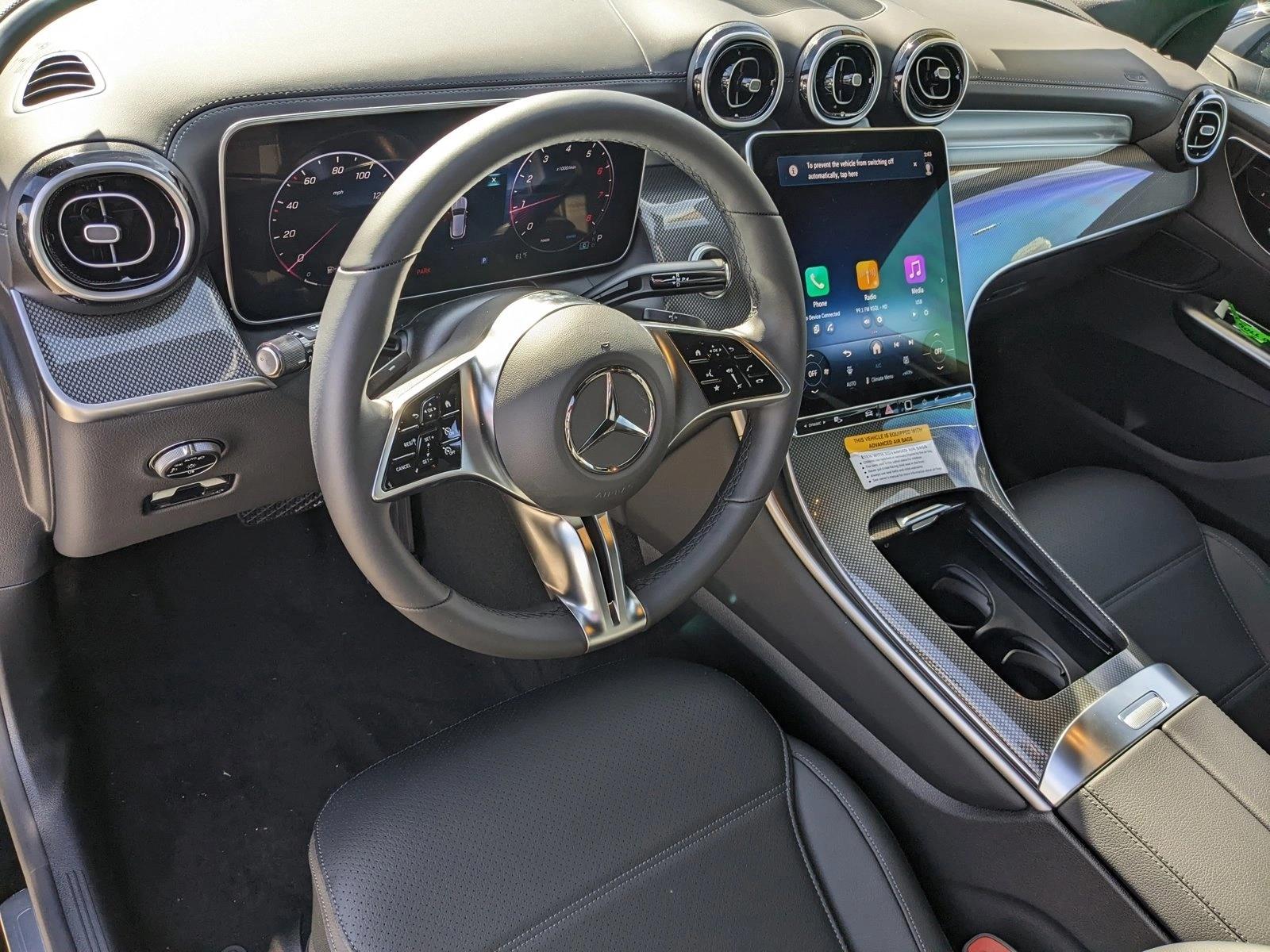 2025 Mercedes Benz GLC 300 photo 2
