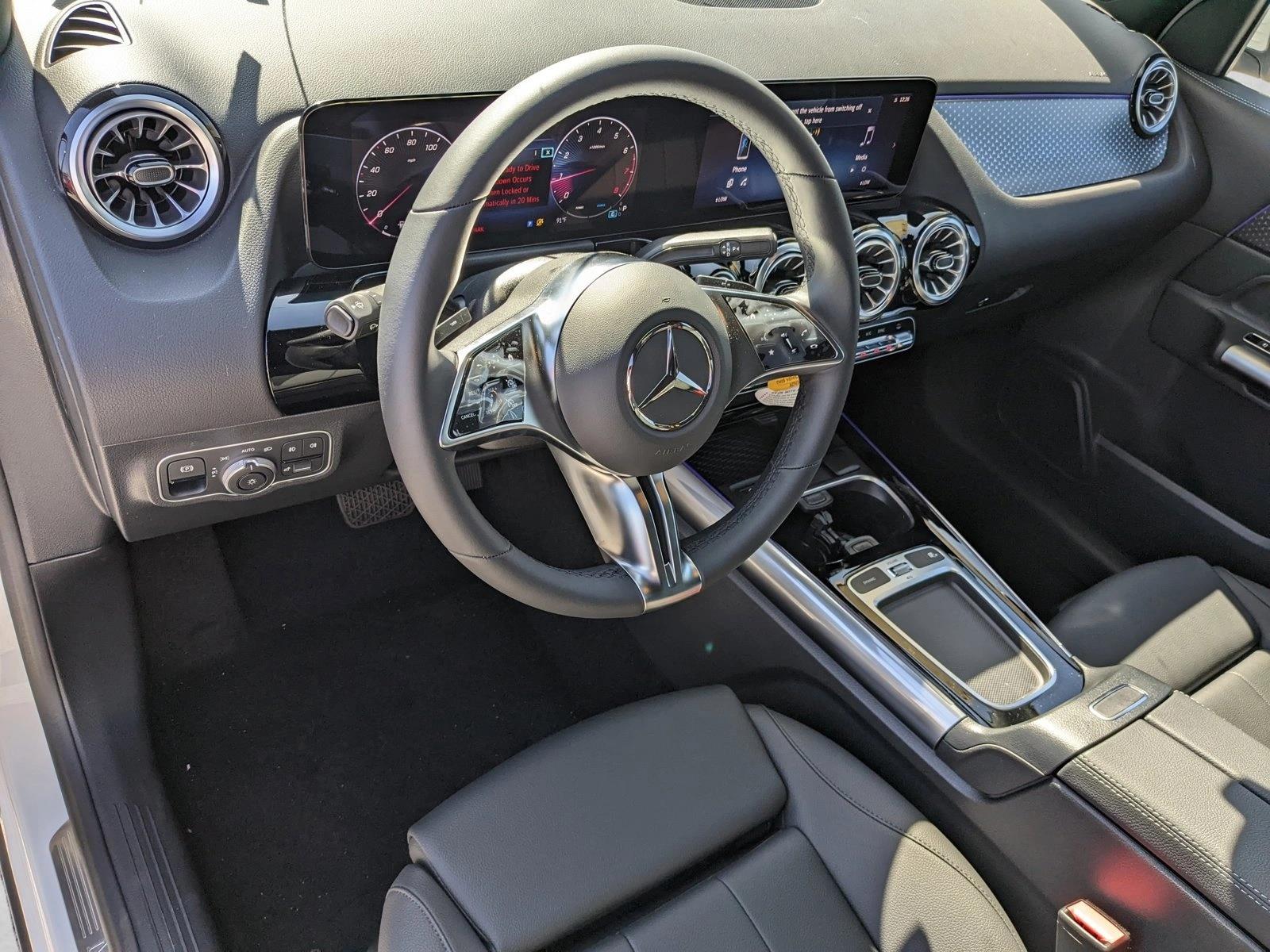 2025 Mercedes Benz GLA 250 4MATIC photo 2