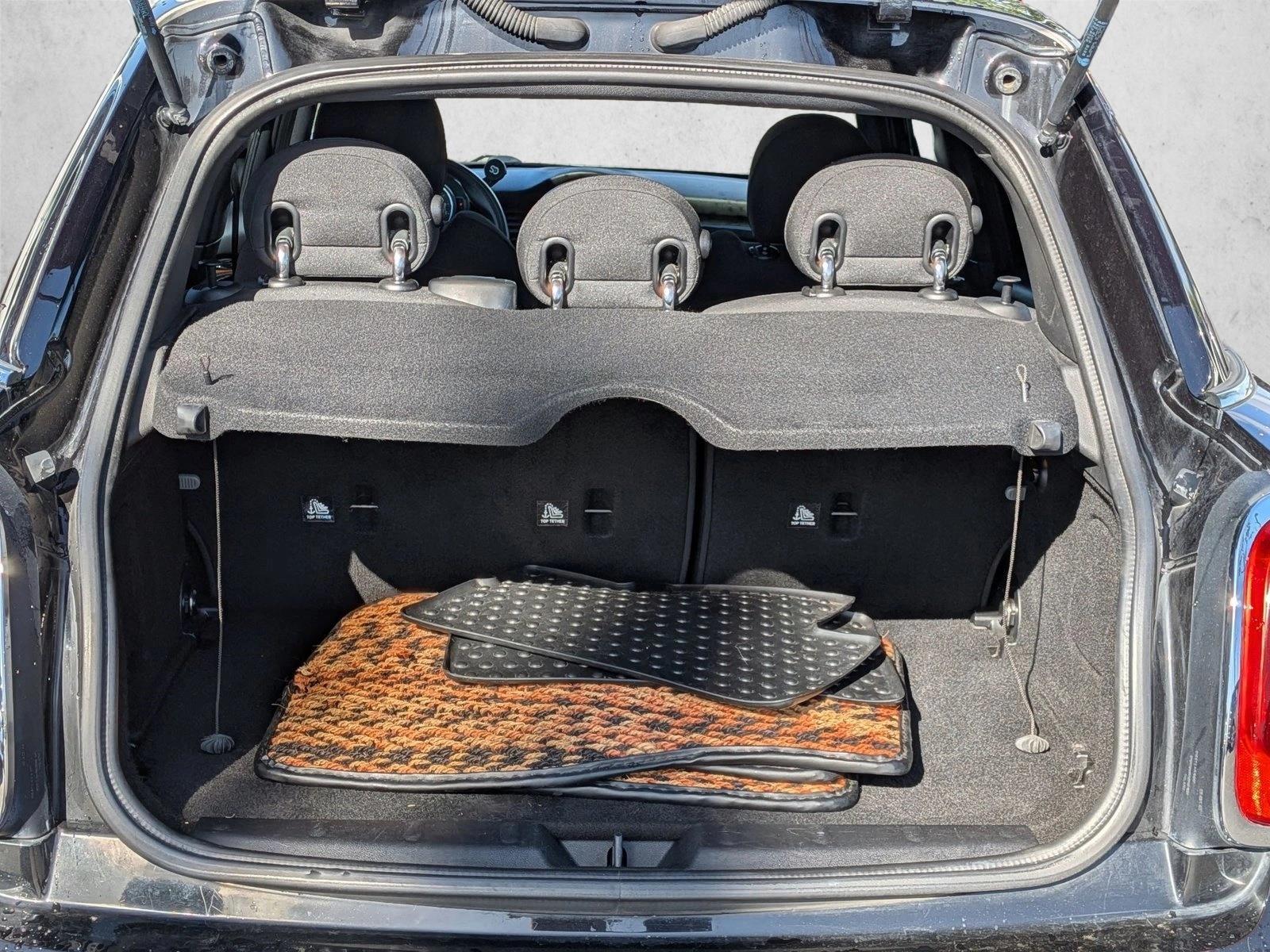 2017 MINI Hardtop 4 Door Cooper S photo 6