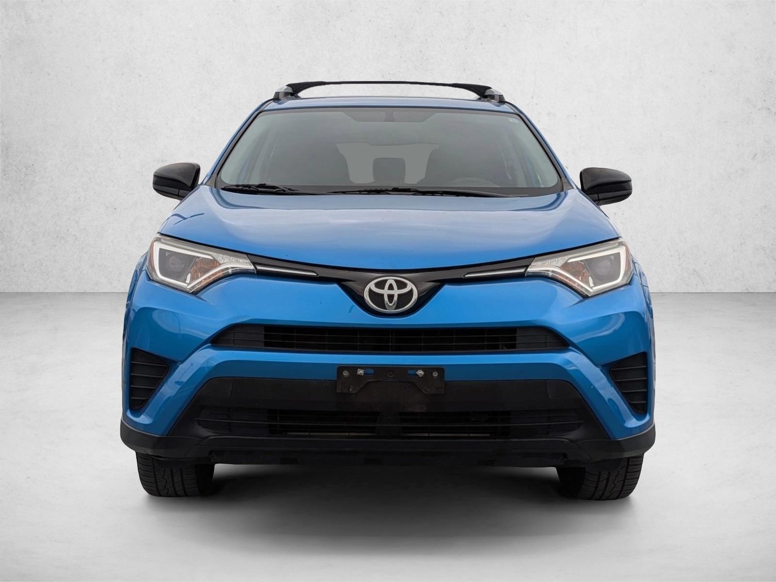 2016 Toyota RAV4 LE photo 2