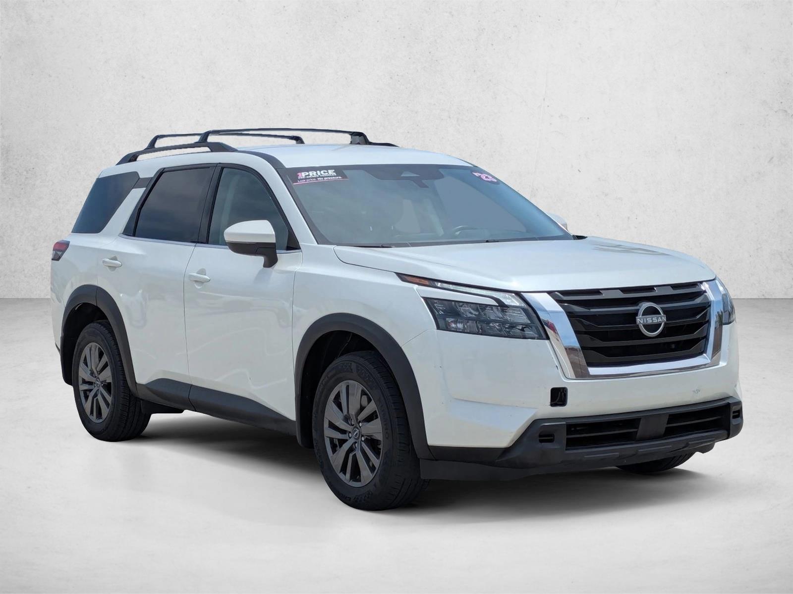 2023 Nissan Pathfinder SV photo 3