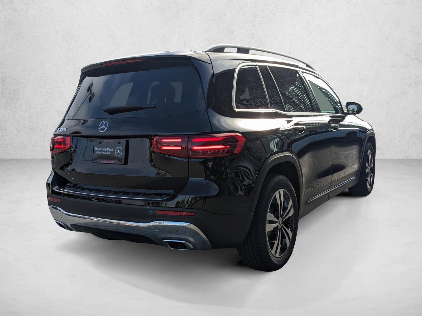 2025 Mercedes Benz GLB 250 photo 2