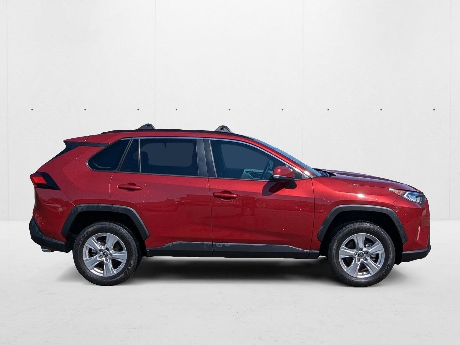 2019 Toyota RAV4 XLE photo 2
