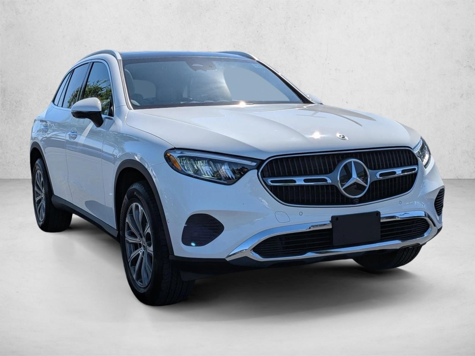 2026 Mercedes-Benz GLC 4MATIC photo 2