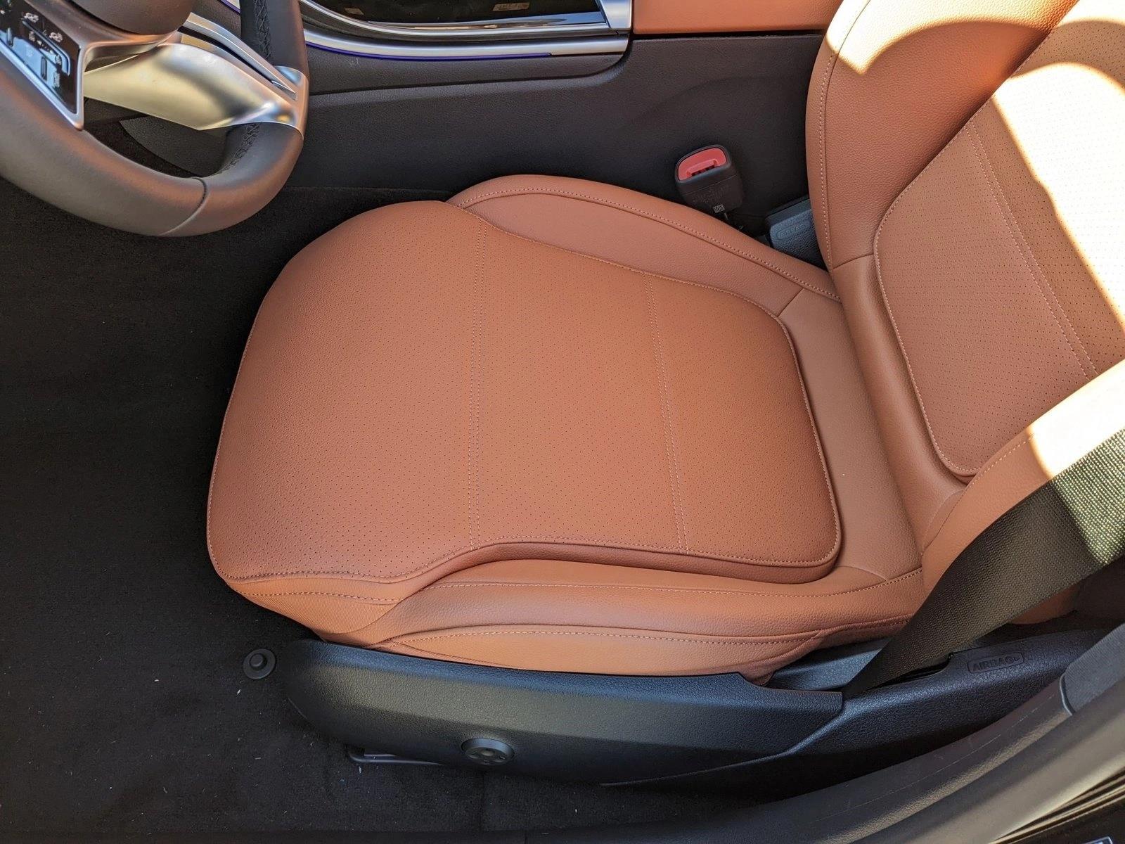 2025 Mercedes Benz C 300 Sedan photo 4