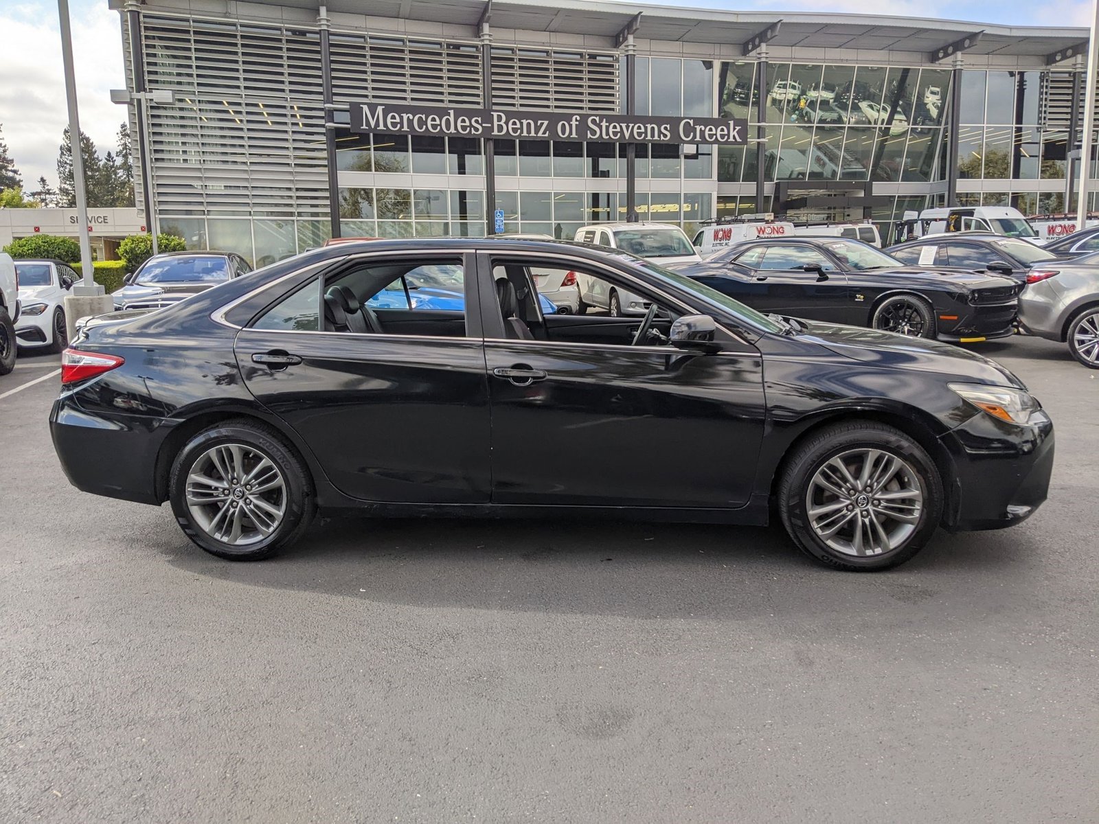 2017 Toyota Camry SE photo 4