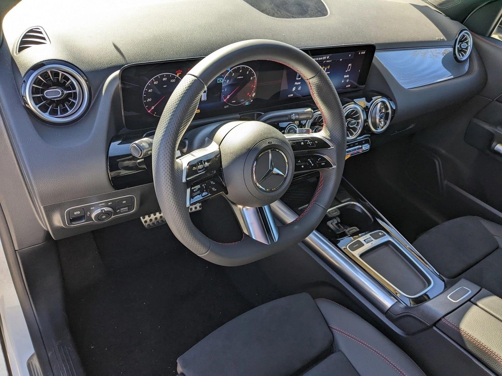 2025 Mercedes Benz GLA 250 photo 3