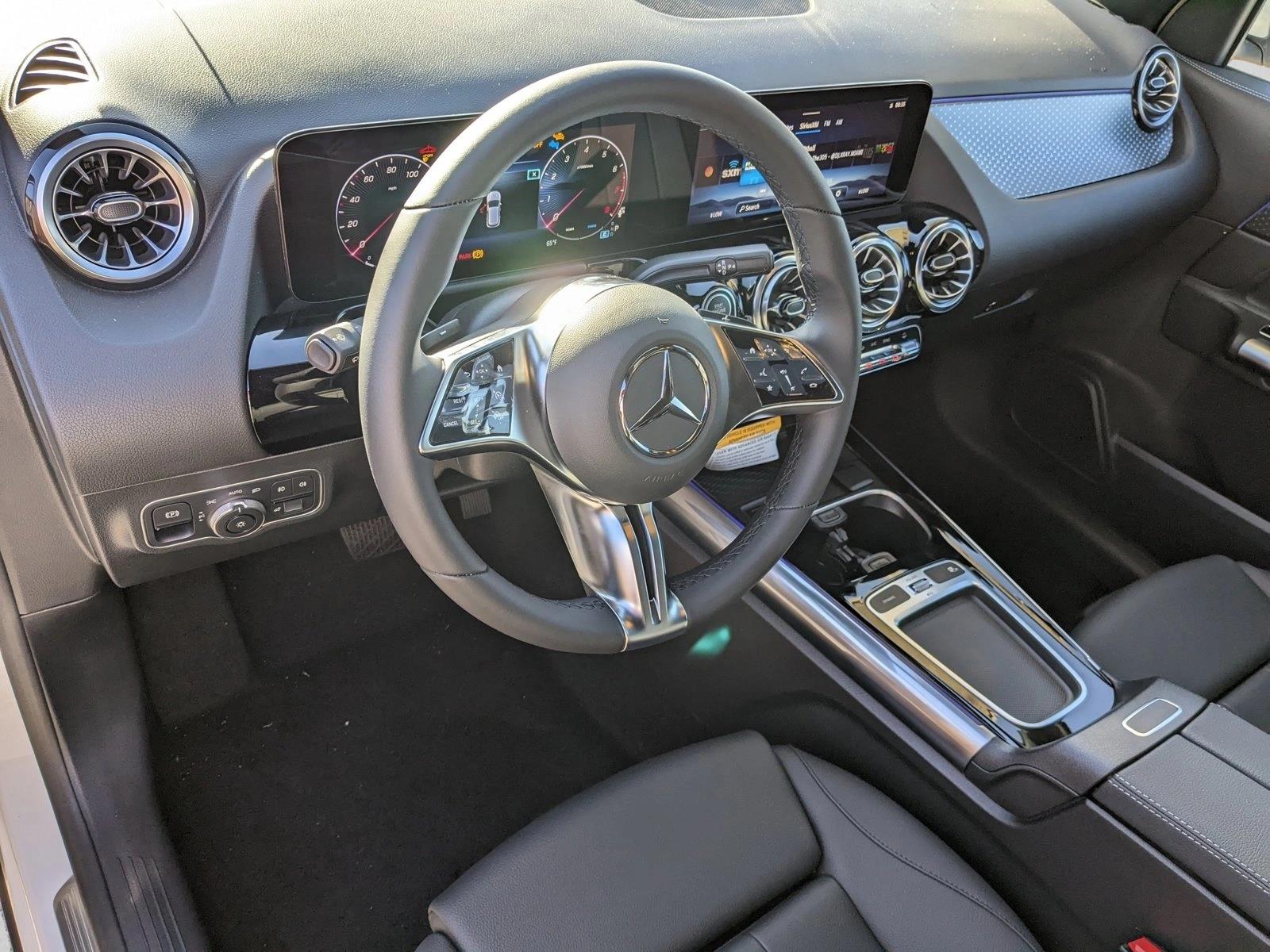 2025 Mercedes Benz GLA 250 4MATIC photo 2