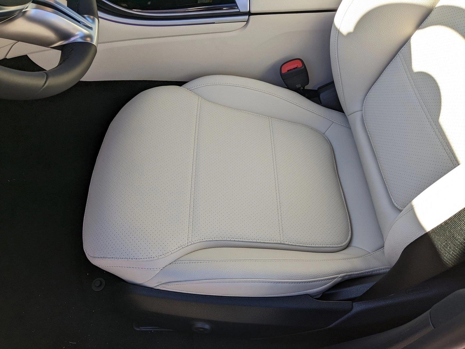 2025 Mercedes Benz C 300 Sedan photo 4