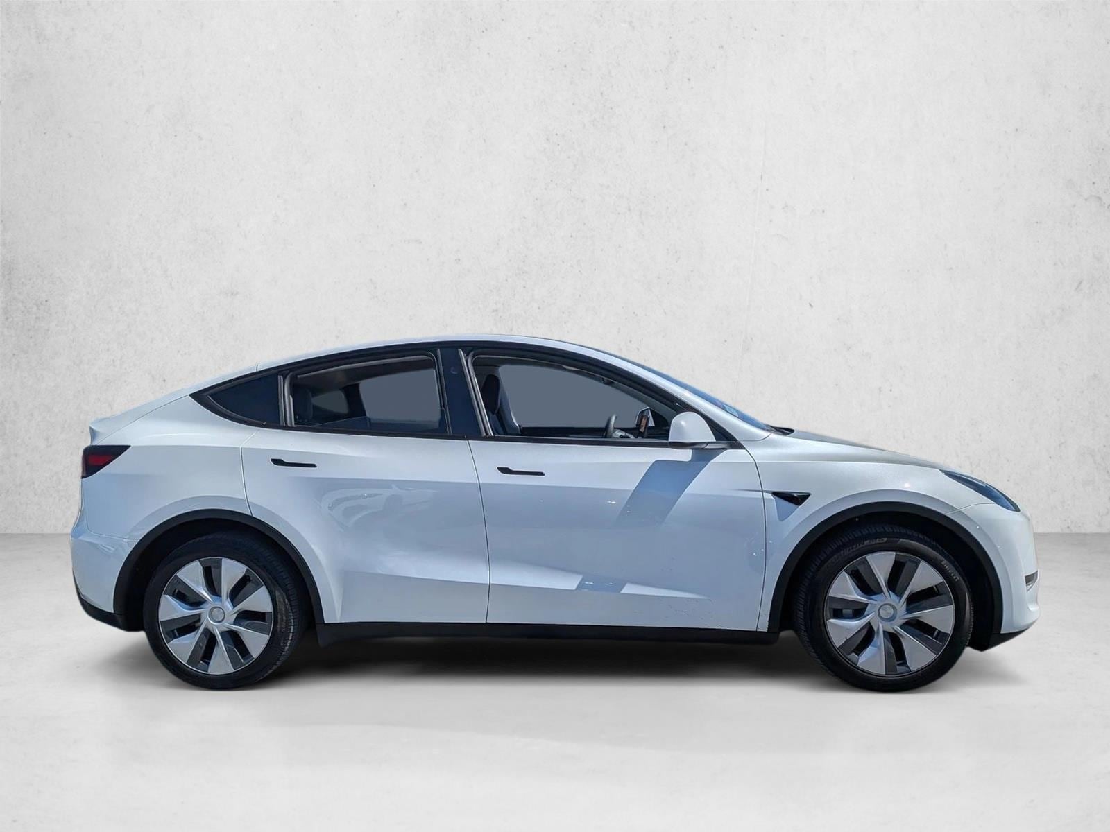 2024 Tesla Model Y Long Range photo 4