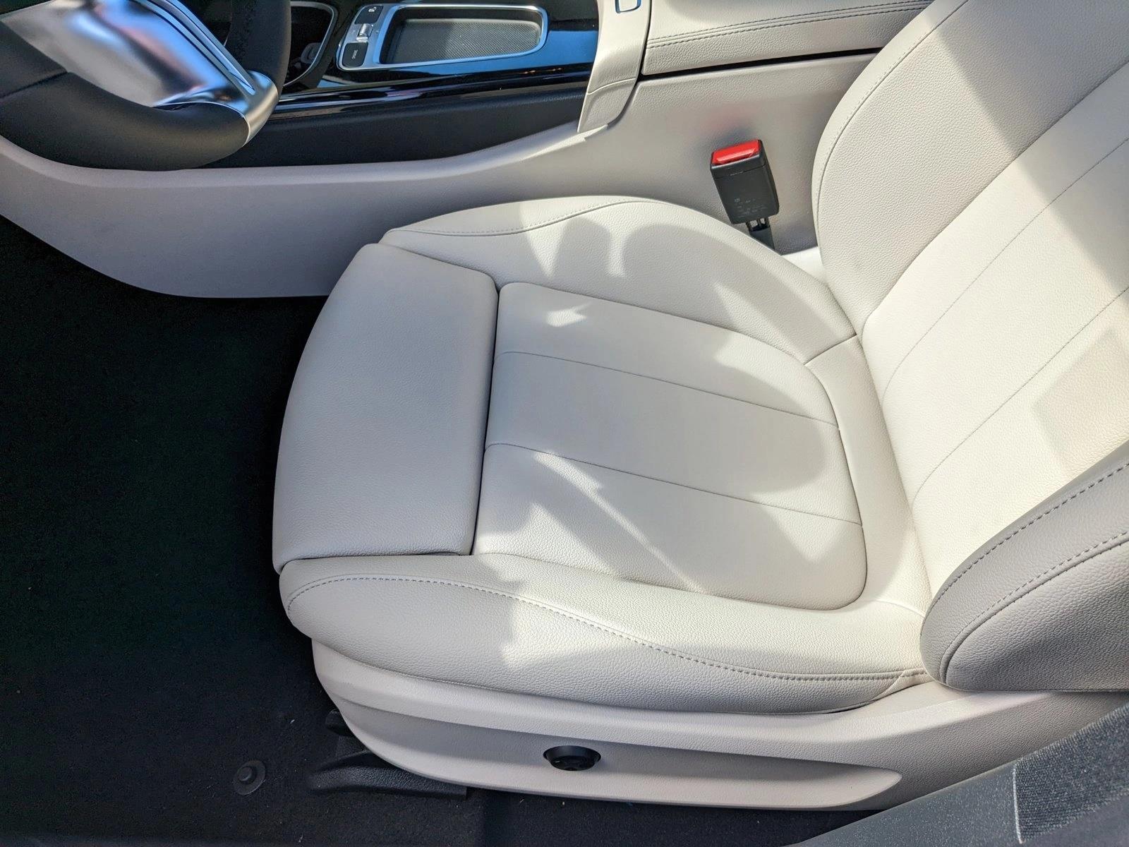 2025 Mercedes Benz CLA 250 photo 4