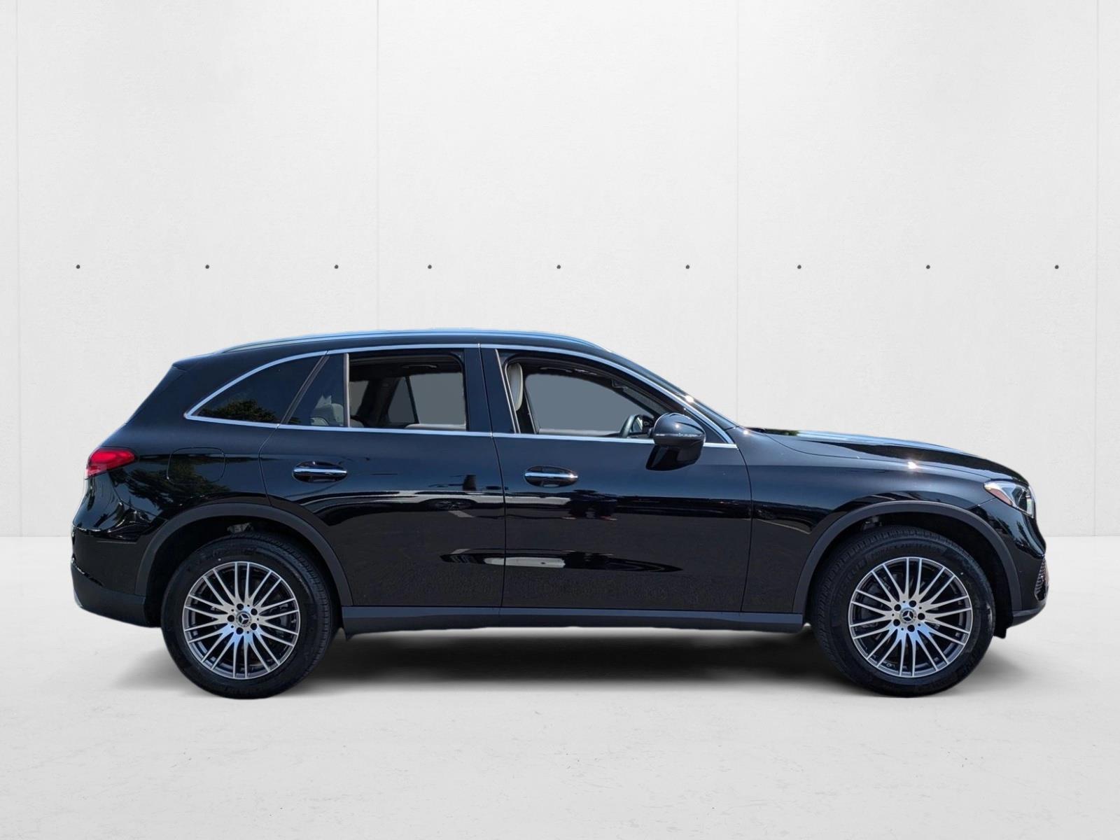 2025 Mercedes Benz GLC 300 4MATIC photo 2