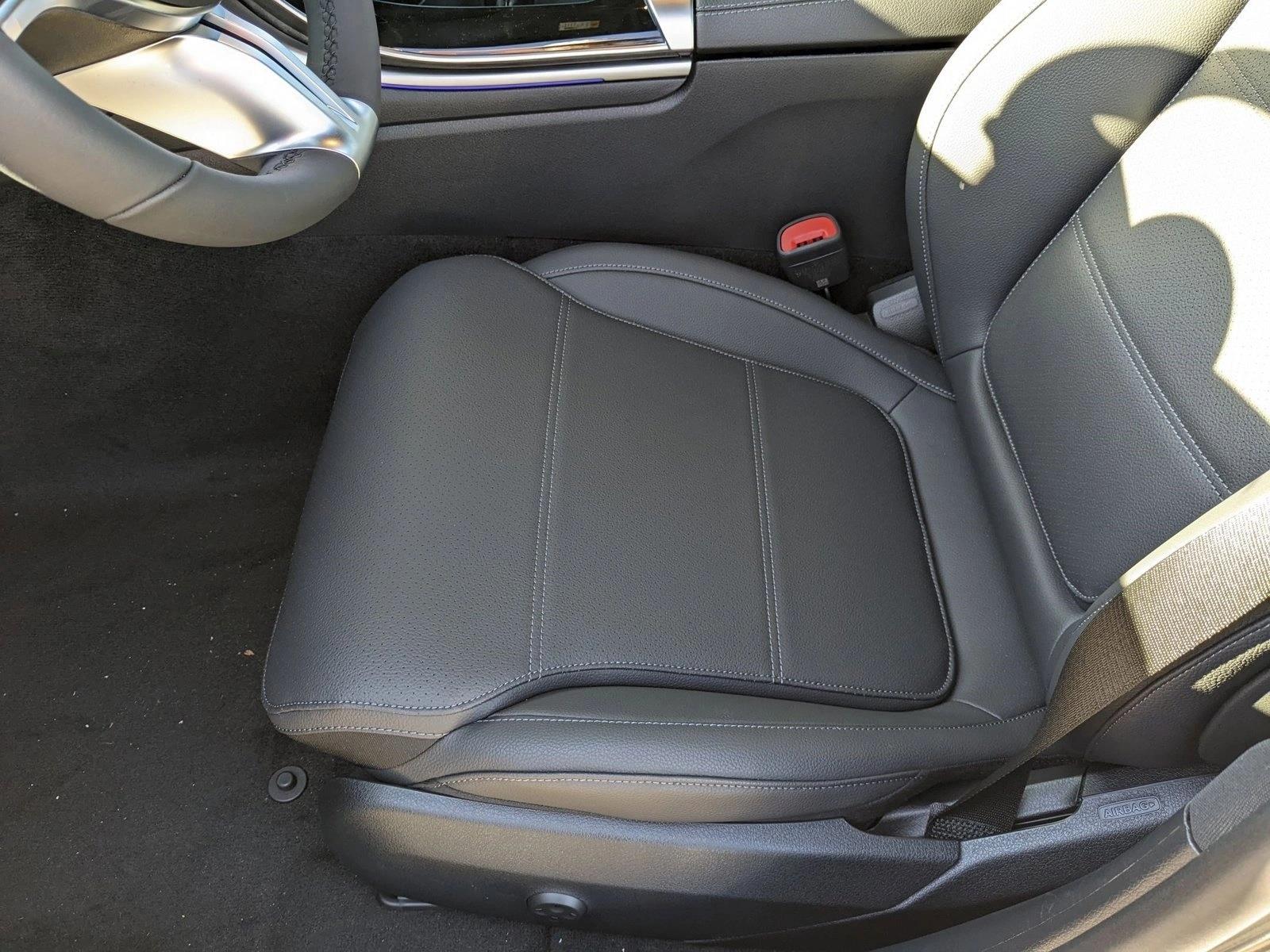 2025 Mercedes Benz C 300 Sedan photo 4