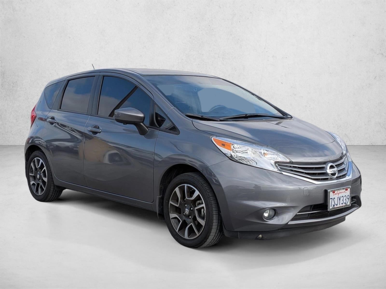 2016 Nissan Versa SL photo 3