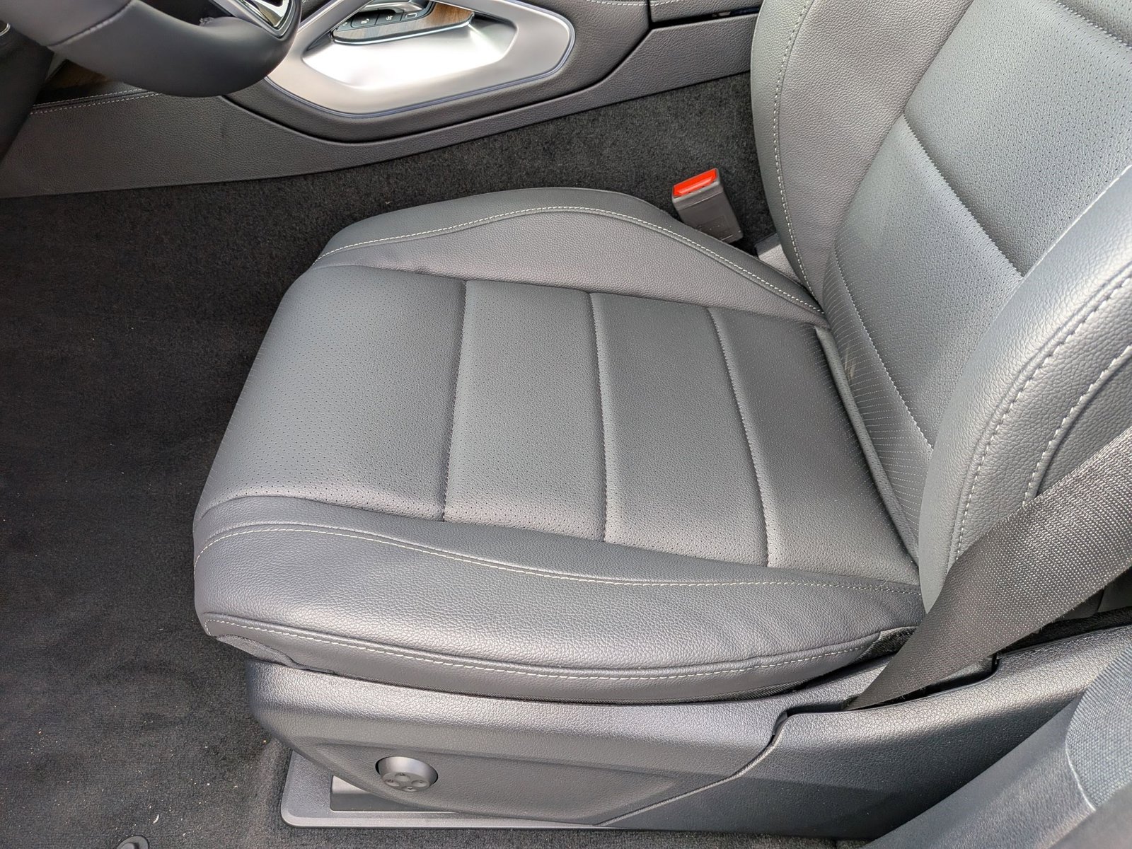 2026 Mercedes-Benz GLE 4MATIC photo 4