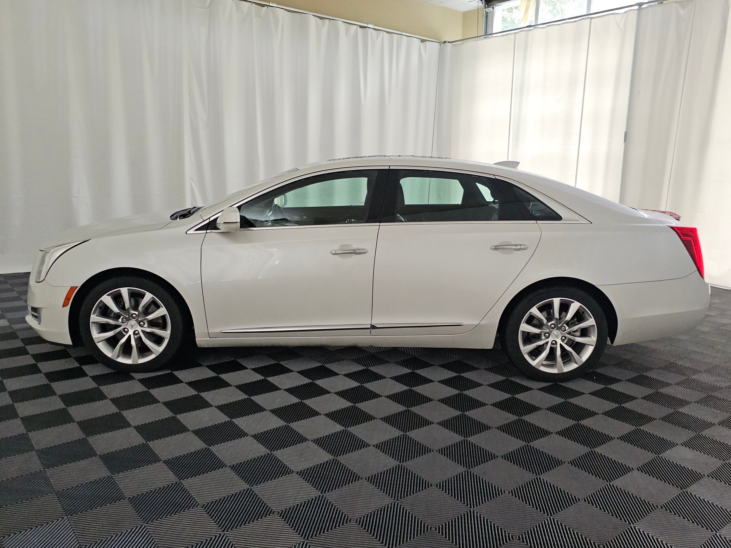 Used 2017 Cadillac XTS Luxury with VIN 2G61N5S31H9131694 for sale in Fife, WA