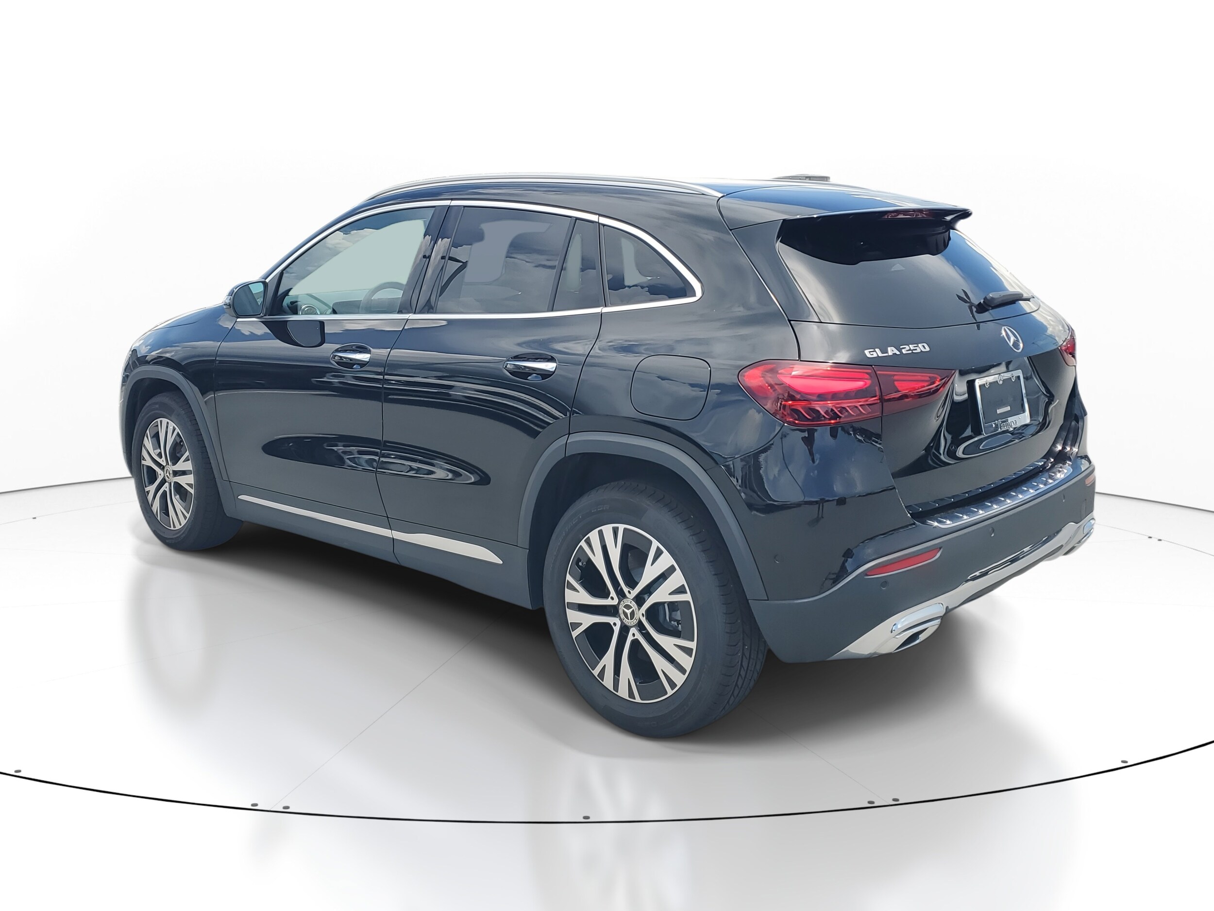 2025 Mercedes Benz GLA 250 photo 3