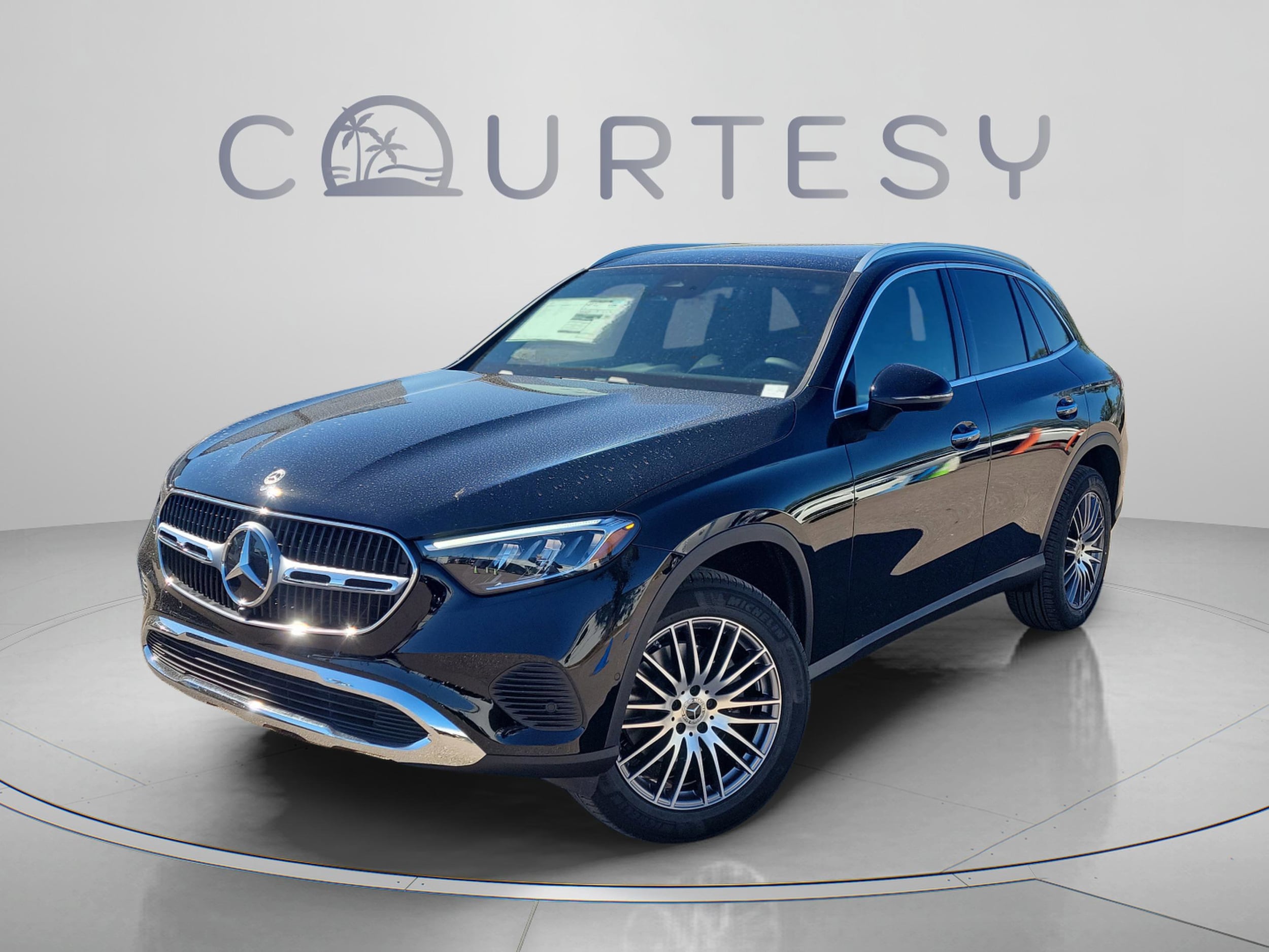2026 Mercedes-Benz GLC GLC 300's photo