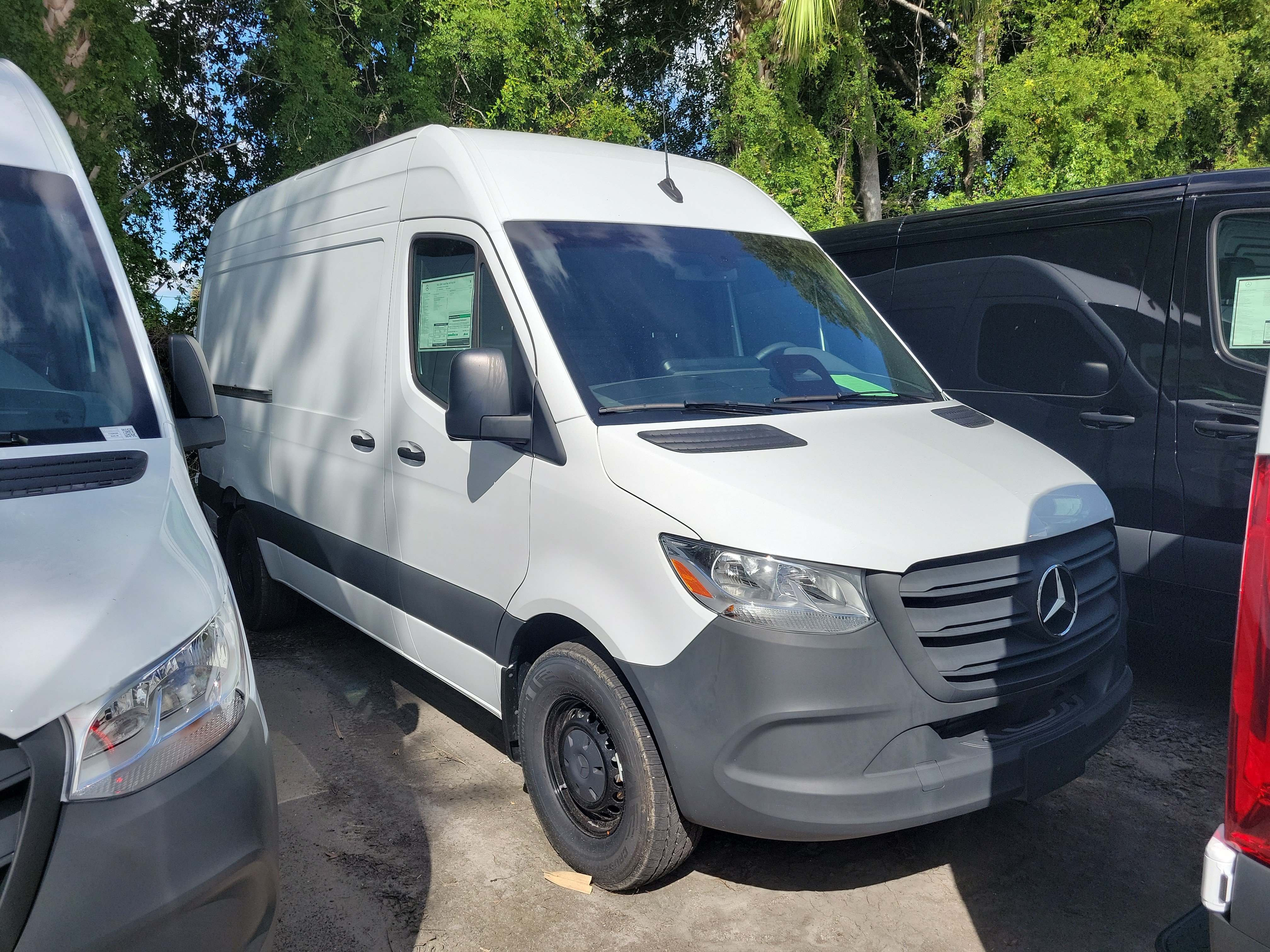 New 2025 Mercedes-Benz Sprinter 2500 Standard Roof 4-Cyl Diesel Van Cargo Van